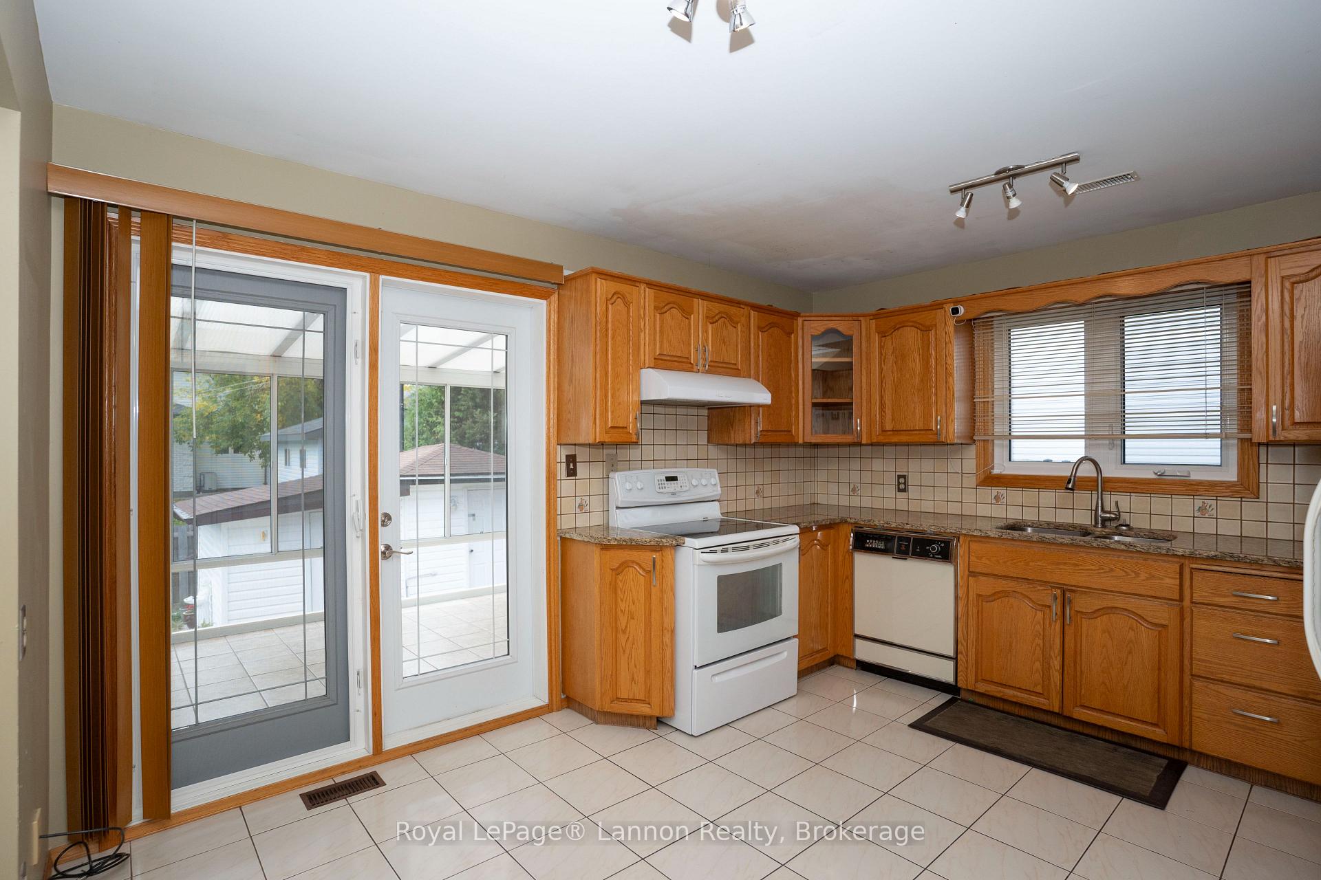 Photo 8 of 101 Suncrest Place, Thunder Bay, Dawson Heights — HOMEH