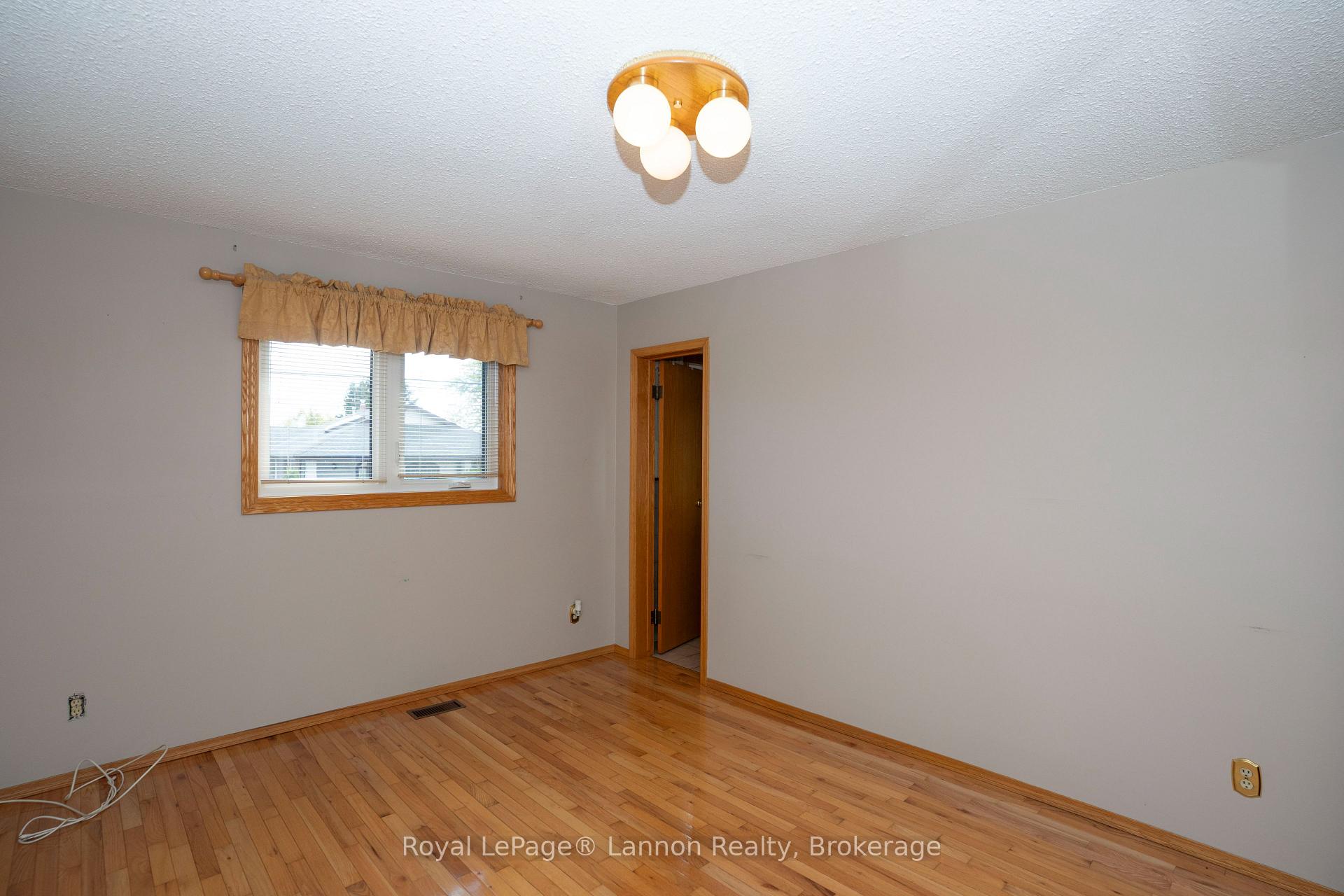 Photo 10 of 101 Suncrest Place, Thunder Bay, Dawson Heights — HOMEH