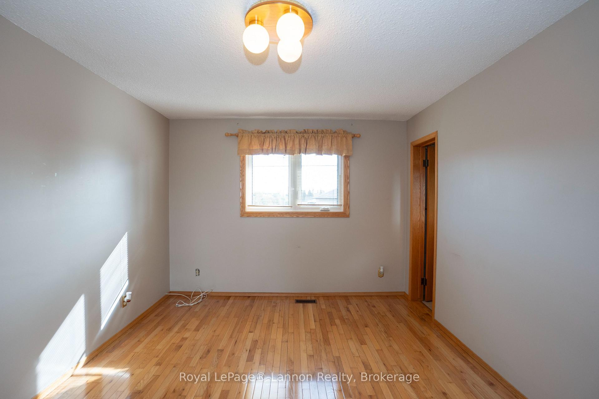 Photo 11 of 101 Suncrest Place, Thunder Bay, Dawson Heights — HOMEH