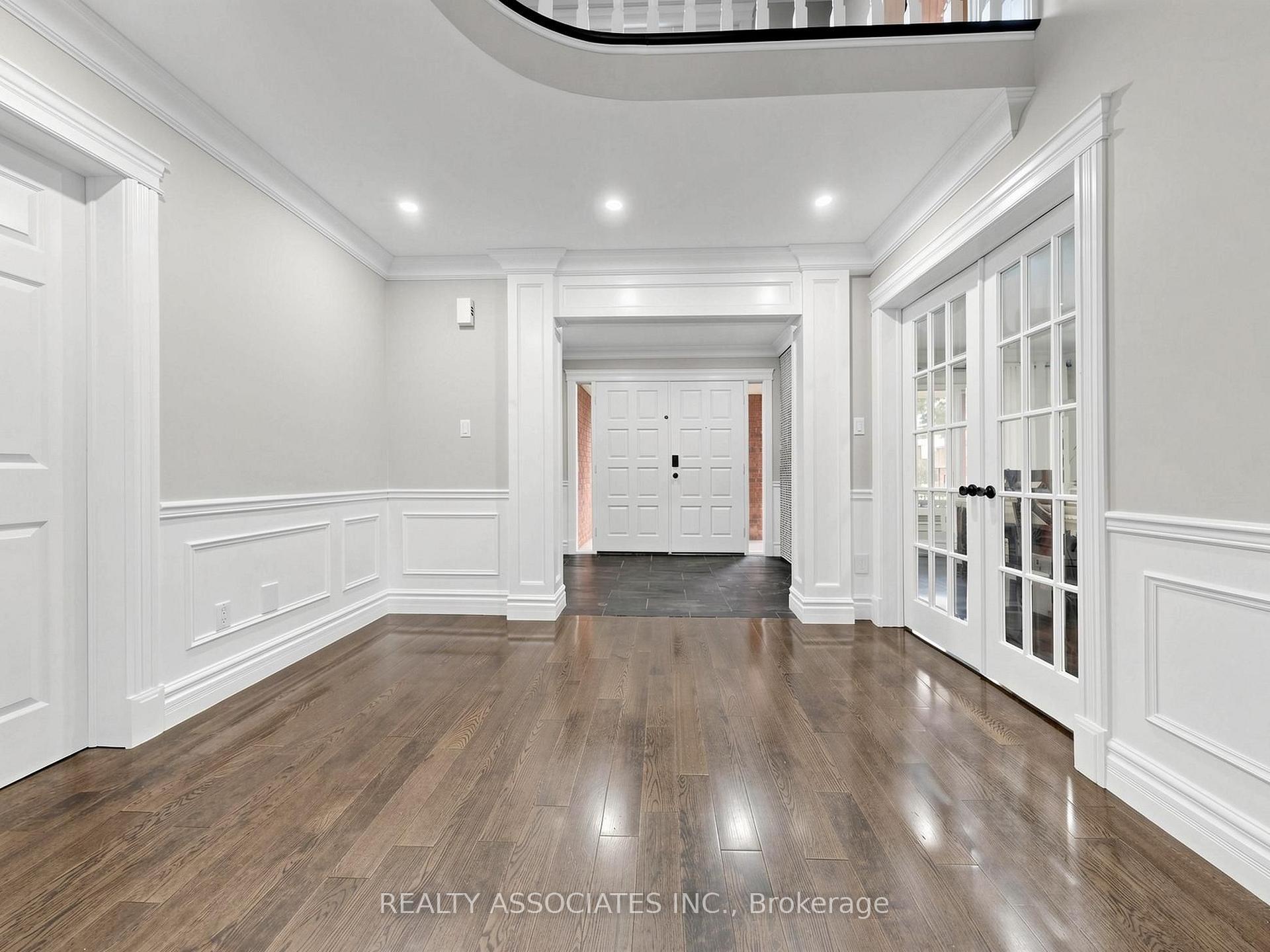 Photo 4 of 96 Zinnia Place S, Vaughan, West Woodbridge — HOMEH