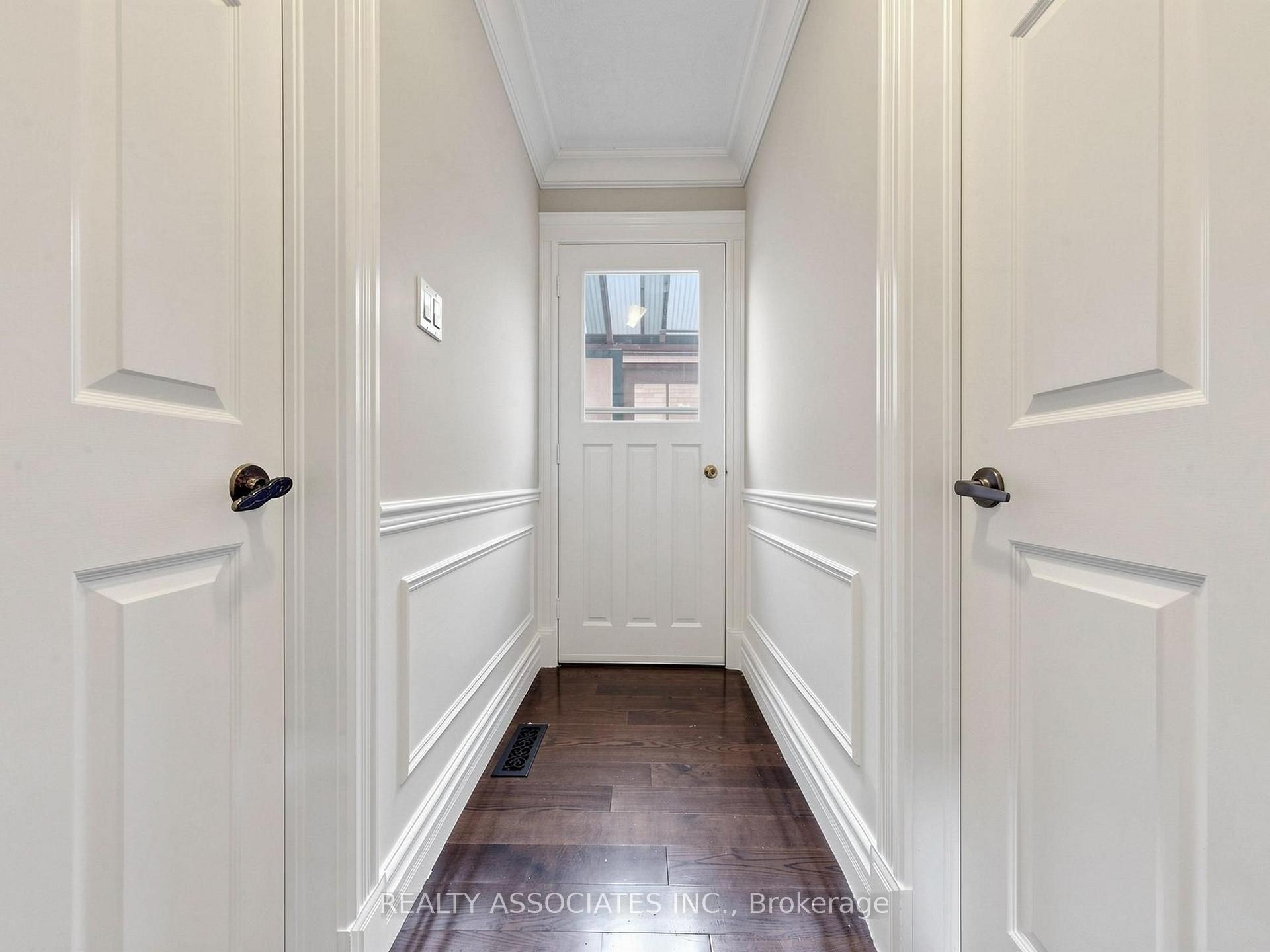 Photo 5 of 96 Zinnia Place S, Vaughan, West Woodbridge — HOMEH