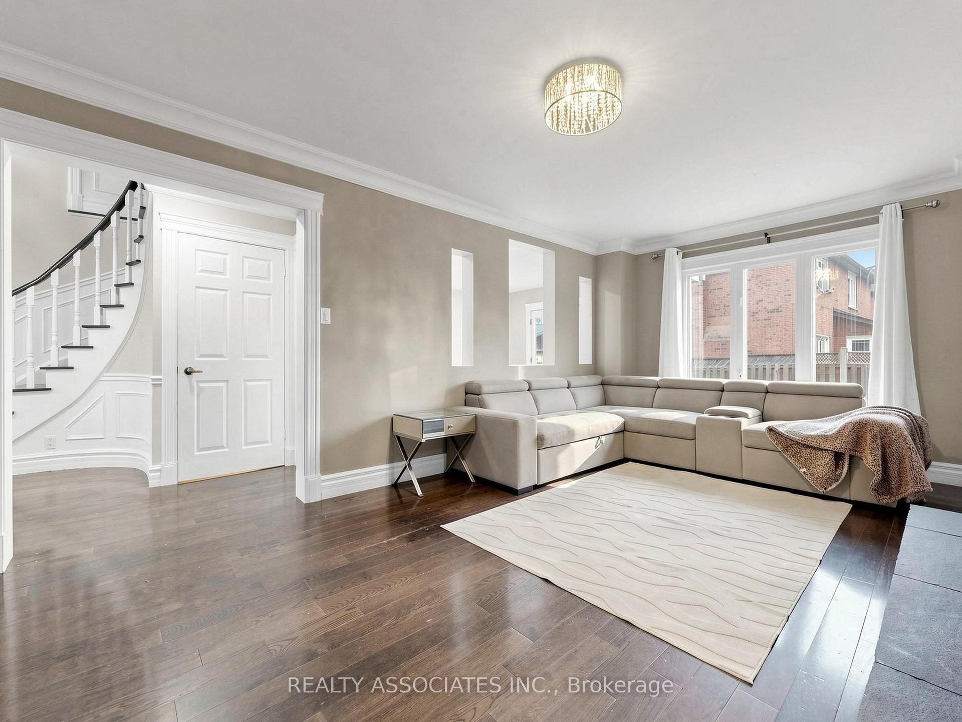 Photo 7 of 96 Zinnia Place S, Vaughan, West Woodbridge — HOMEH