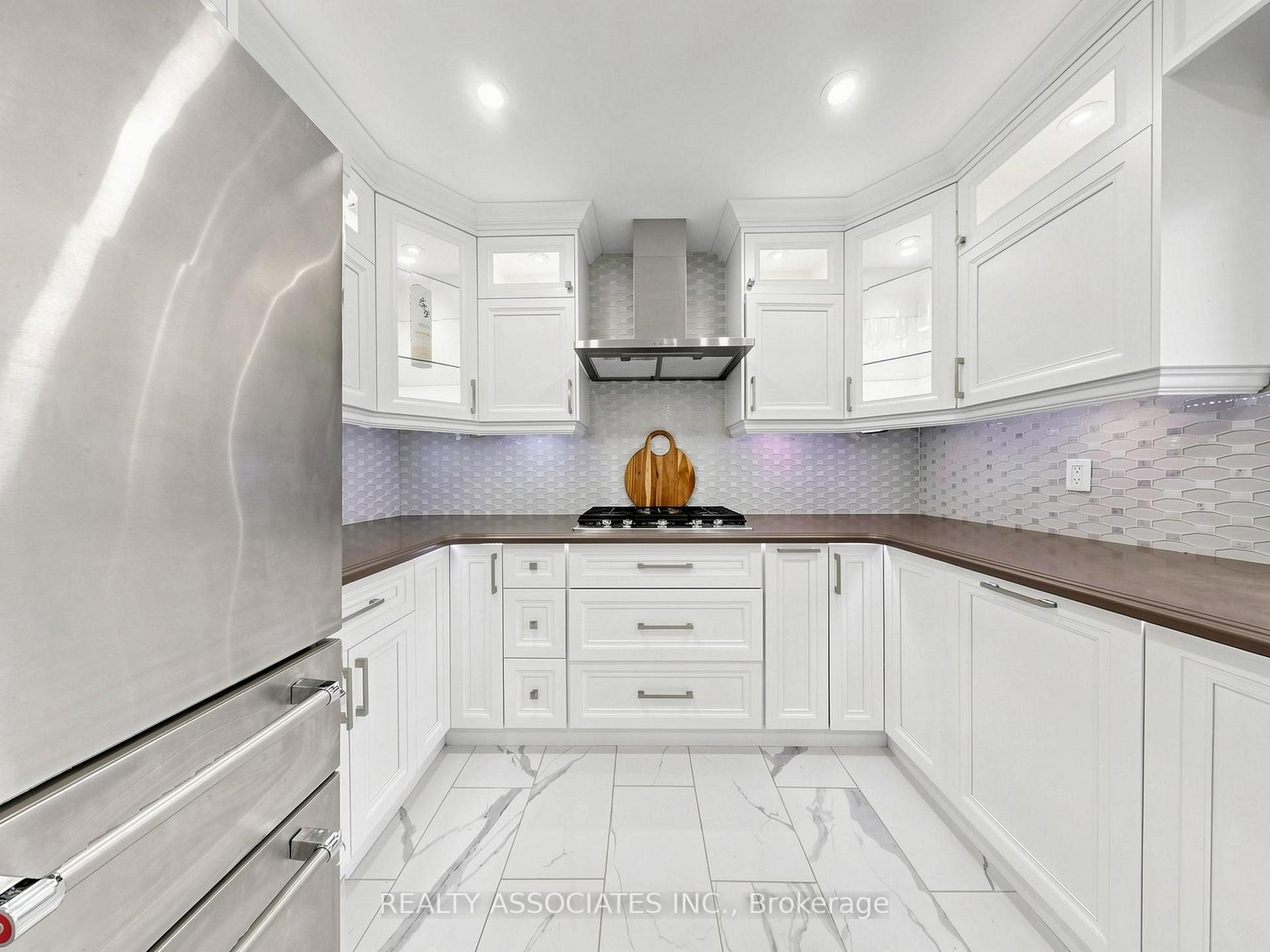Photo 11 of 96 Zinnia Place S, Vaughan, West Woodbridge — HOMEH