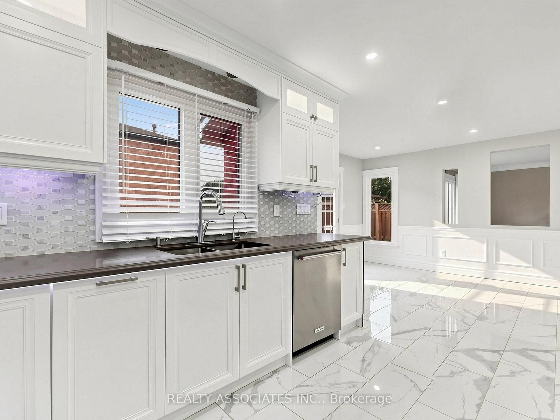 Photo 12 of 96 Zinnia Place S, Vaughan, West Woodbridge — HOMEH