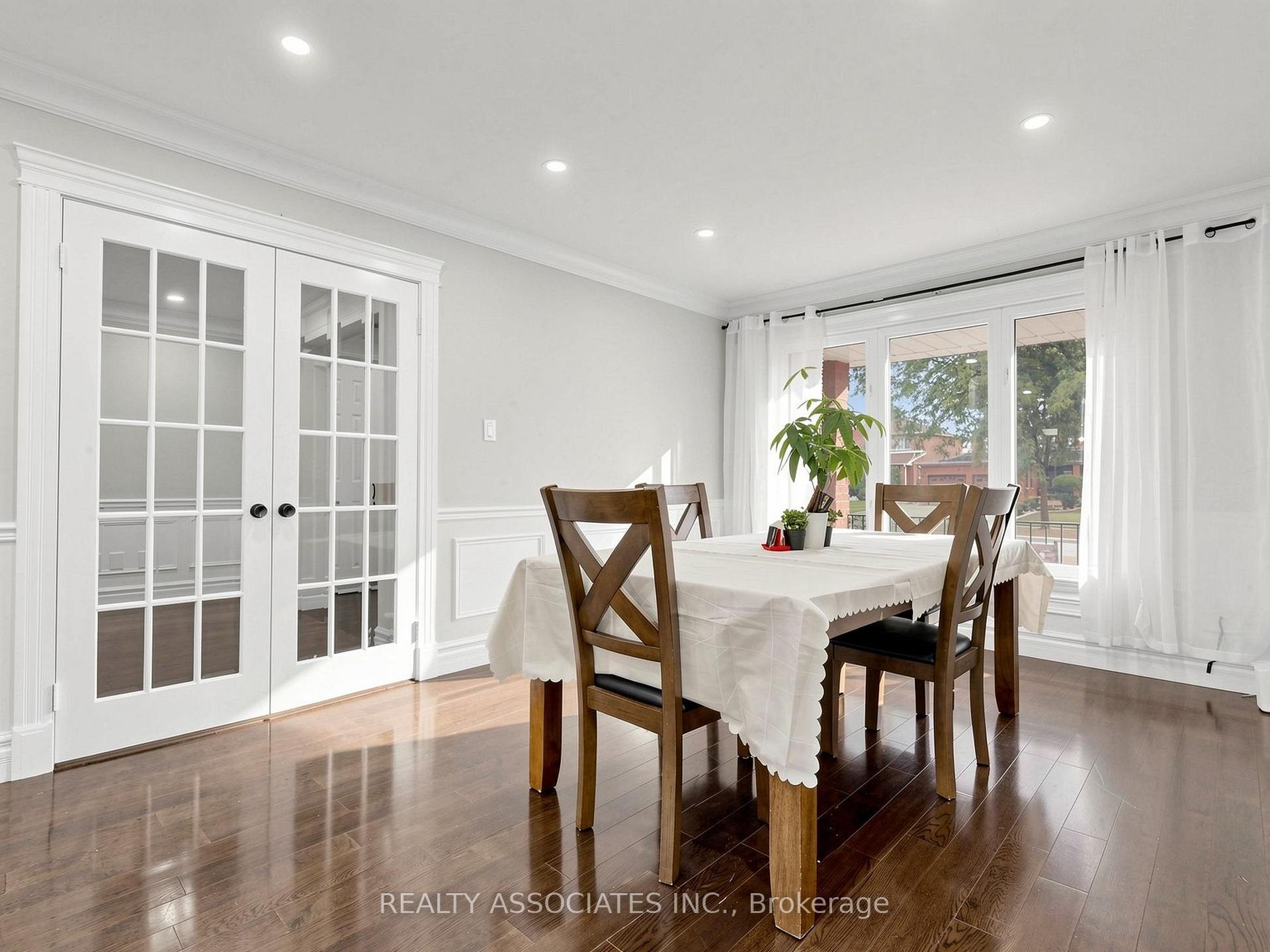 Photo 13 of 96 Zinnia Place S, Vaughan, West Woodbridge — HOMEH