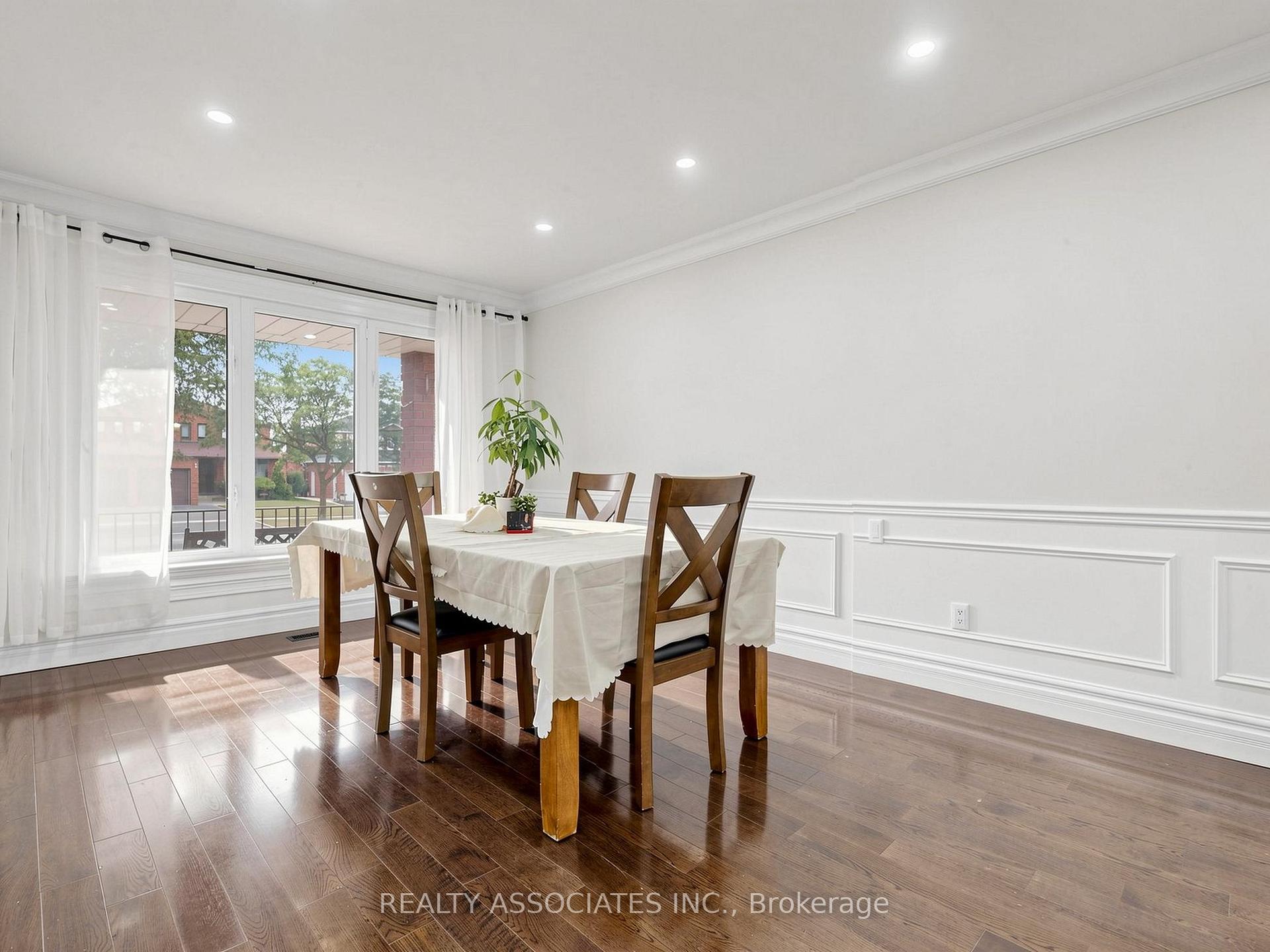 Photo 14 of 96 Zinnia Place S, Vaughan, West Woodbridge — HOMEH