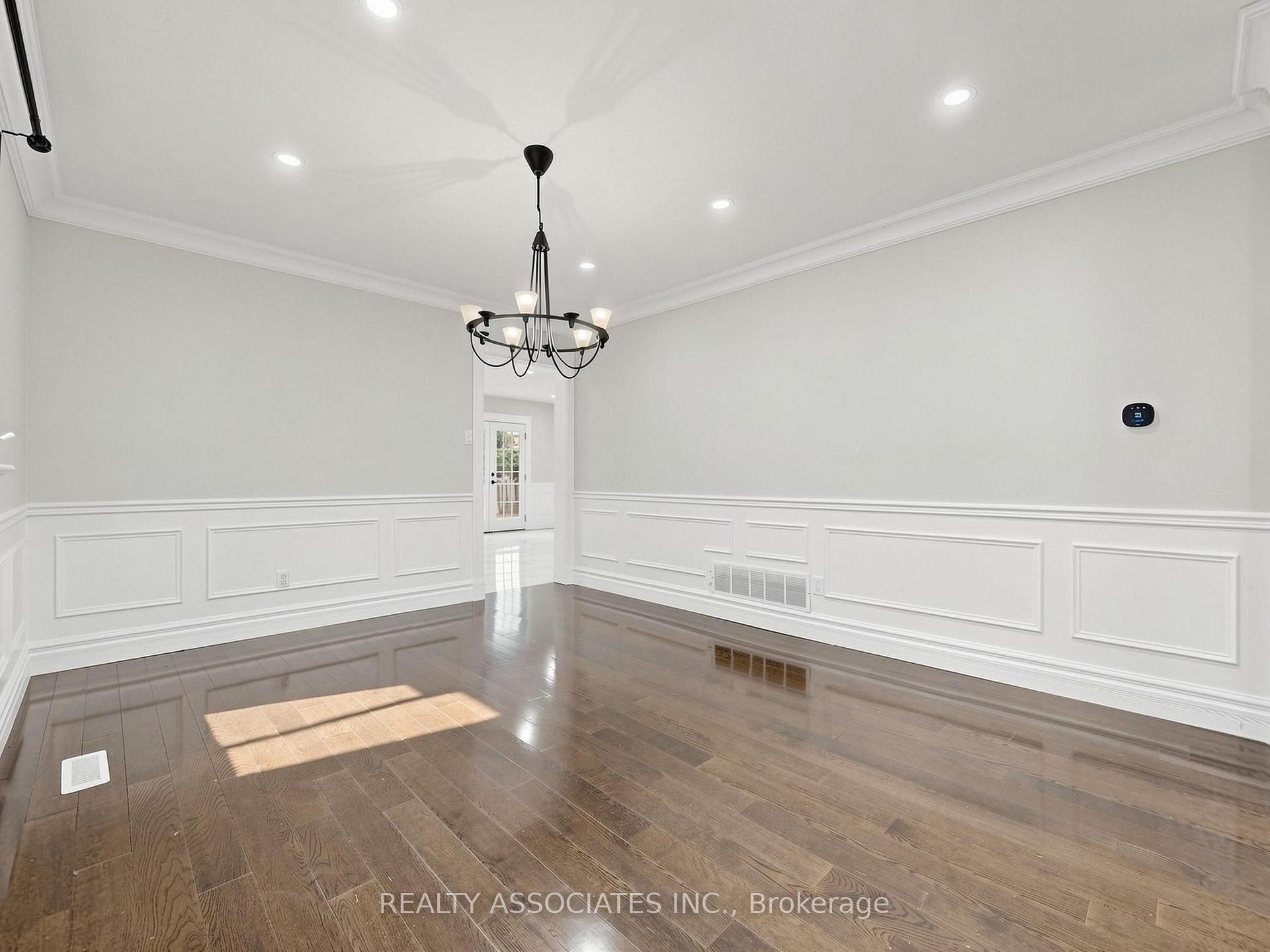 Photo 15 of 96 Zinnia Place S, Vaughan, West Woodbridge — HOMEH