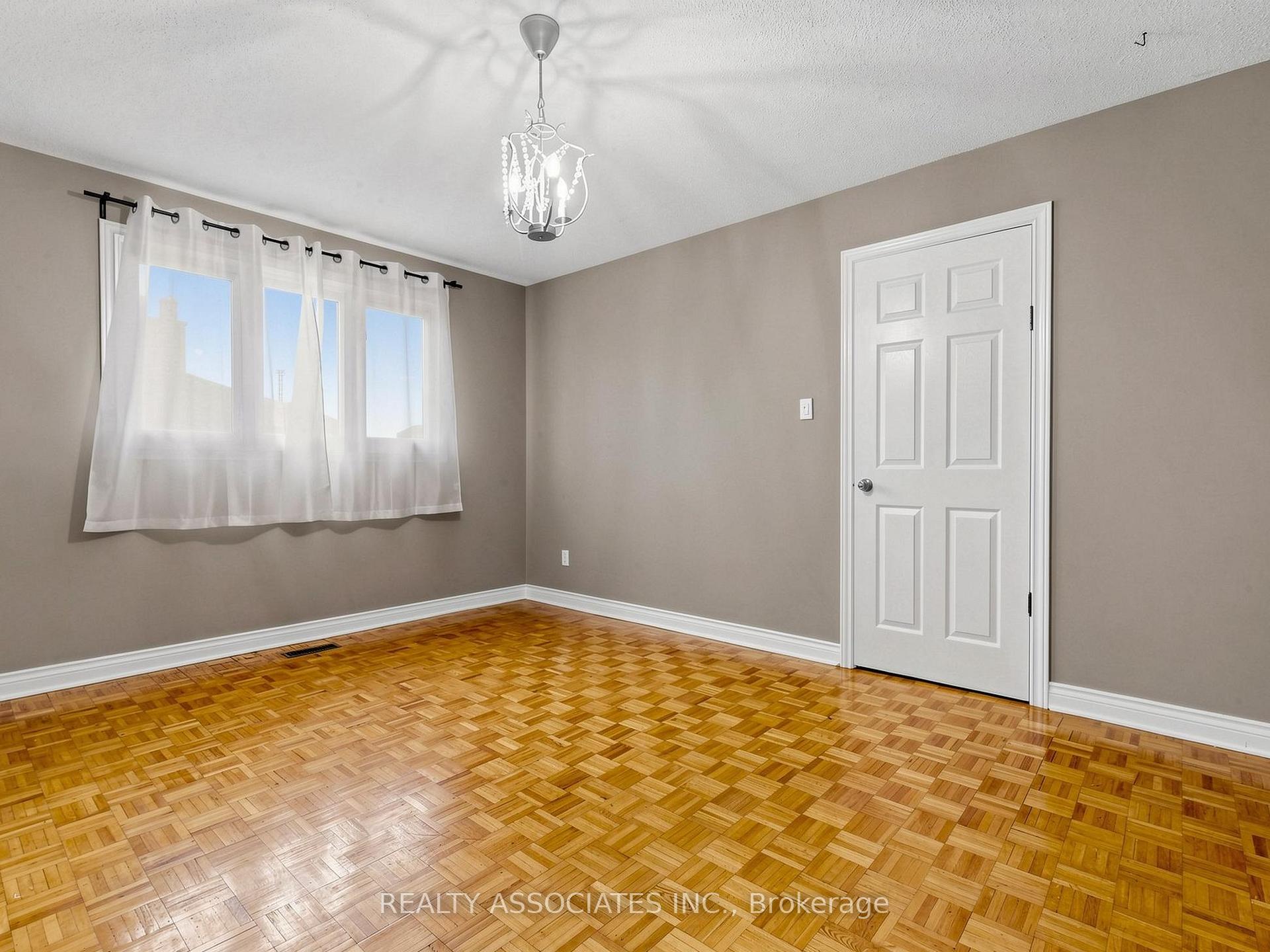 Photo 20 of 96 Zinnia Place S, Vaughan, West Woodbridge — HOMEH
