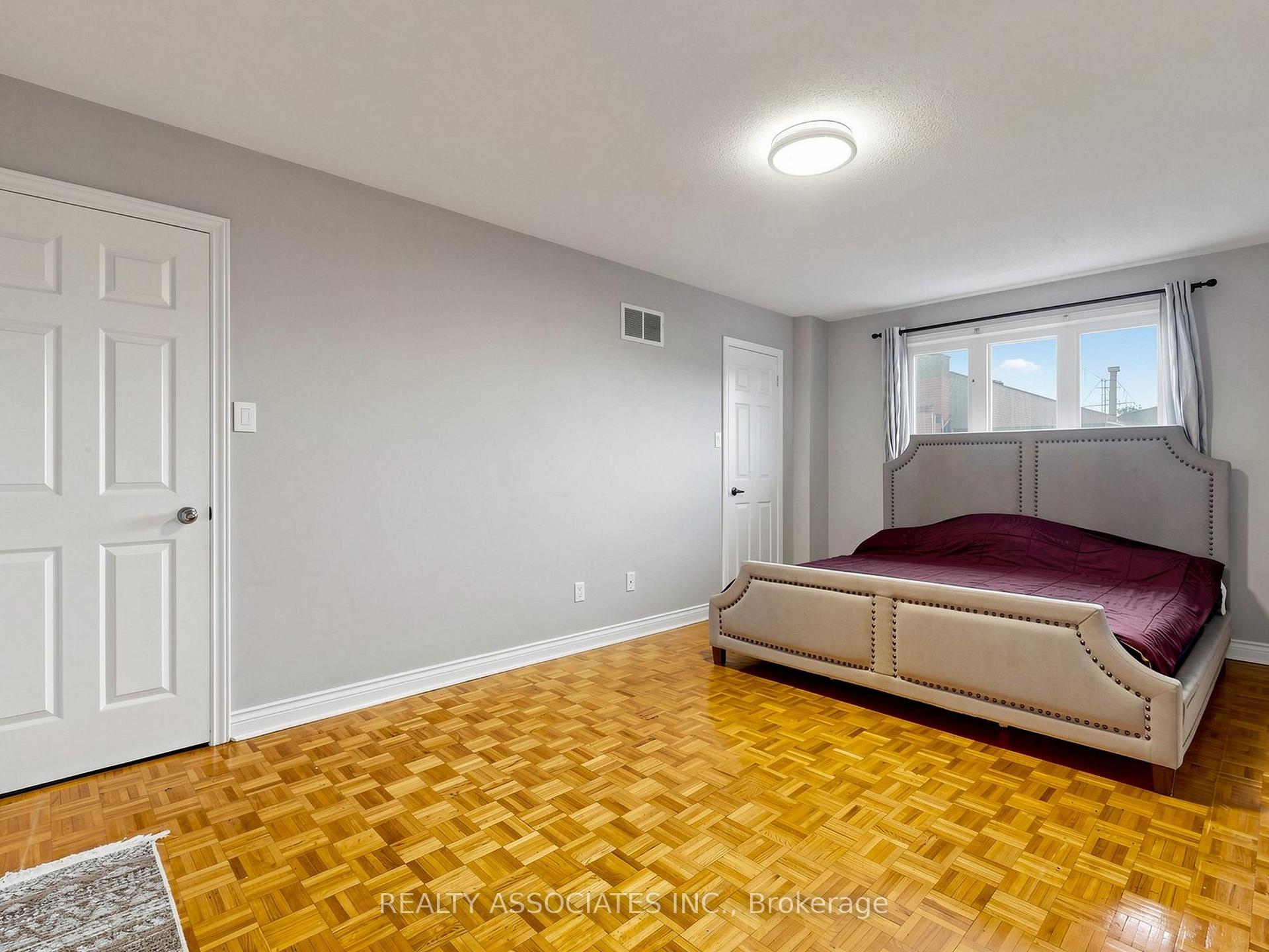 Photo 23 of 96 Zinnia Place S, Vaughan, West Woodbridge — HOMEH