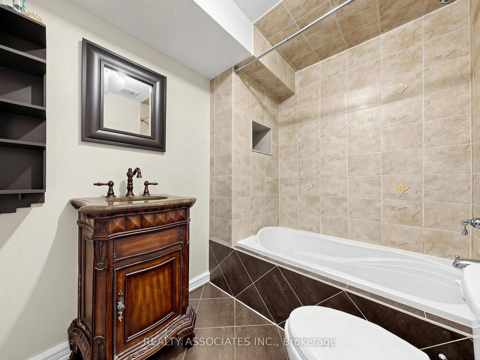 Photo 24 of 96 Zinnia Place S, Vaughan, West Woodbridge — HOMEH