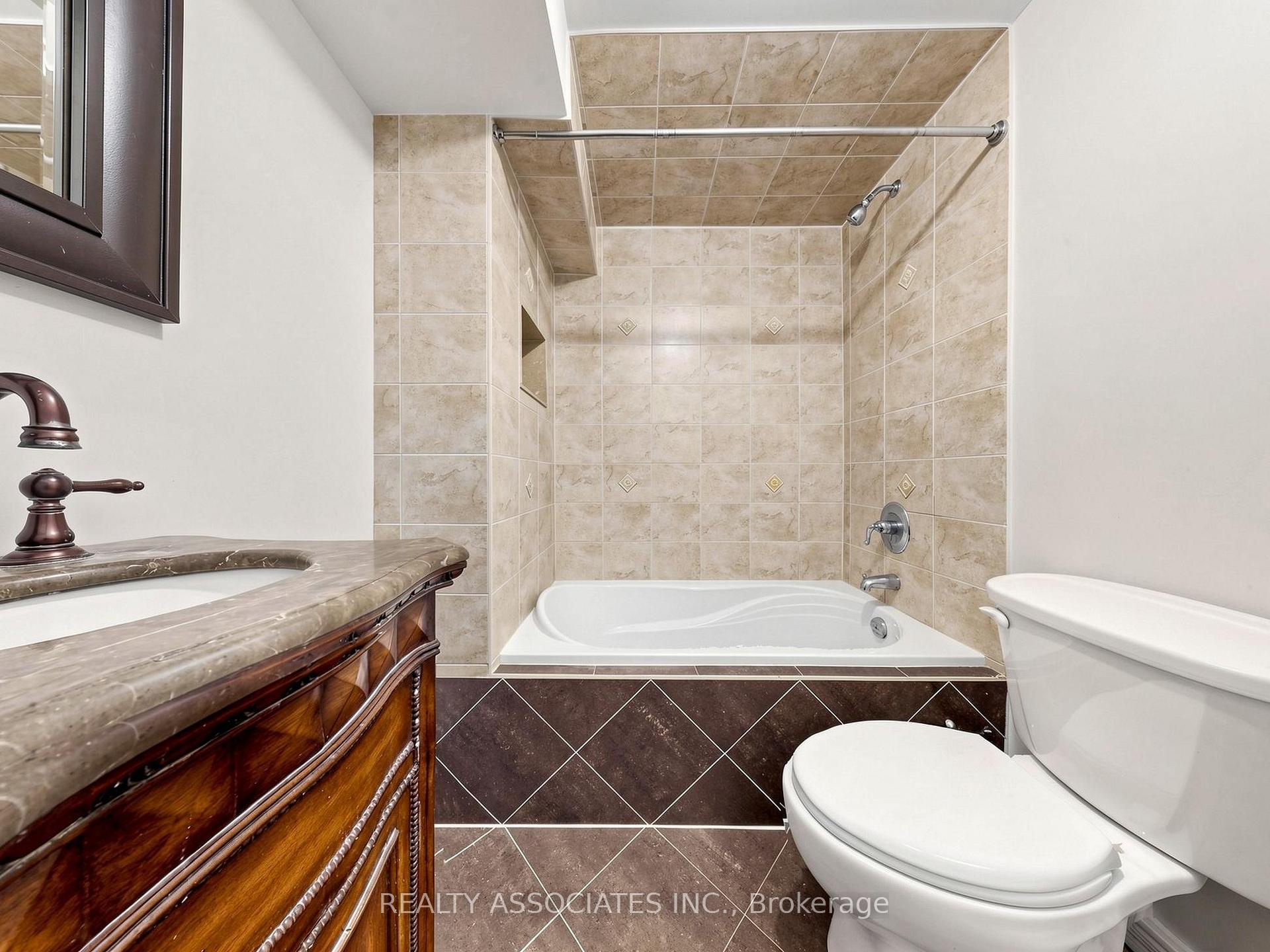 Photo 25 of 96 Zinnia Place S, Vaughan, West Woodbridge — HOMEH