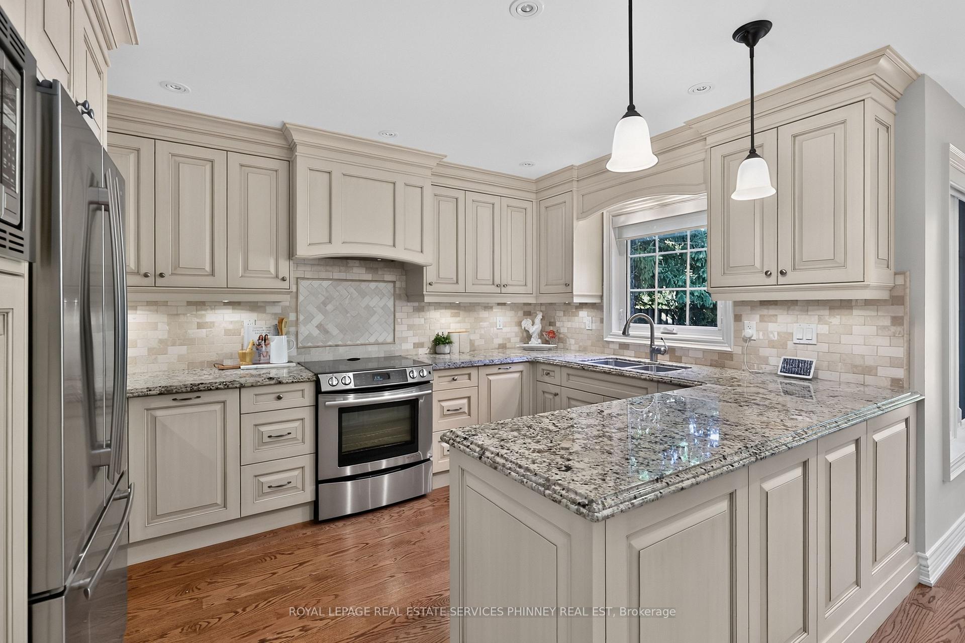 Photo 10 of 3453 Sawmill Valley Drive, Mississauga, Erin Mills — HOMEH