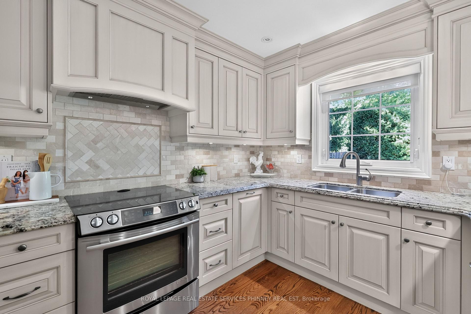 Photo 12 of 3453 Sawmill Valley Drive, Mississauga, Erin Mills — HOMEH