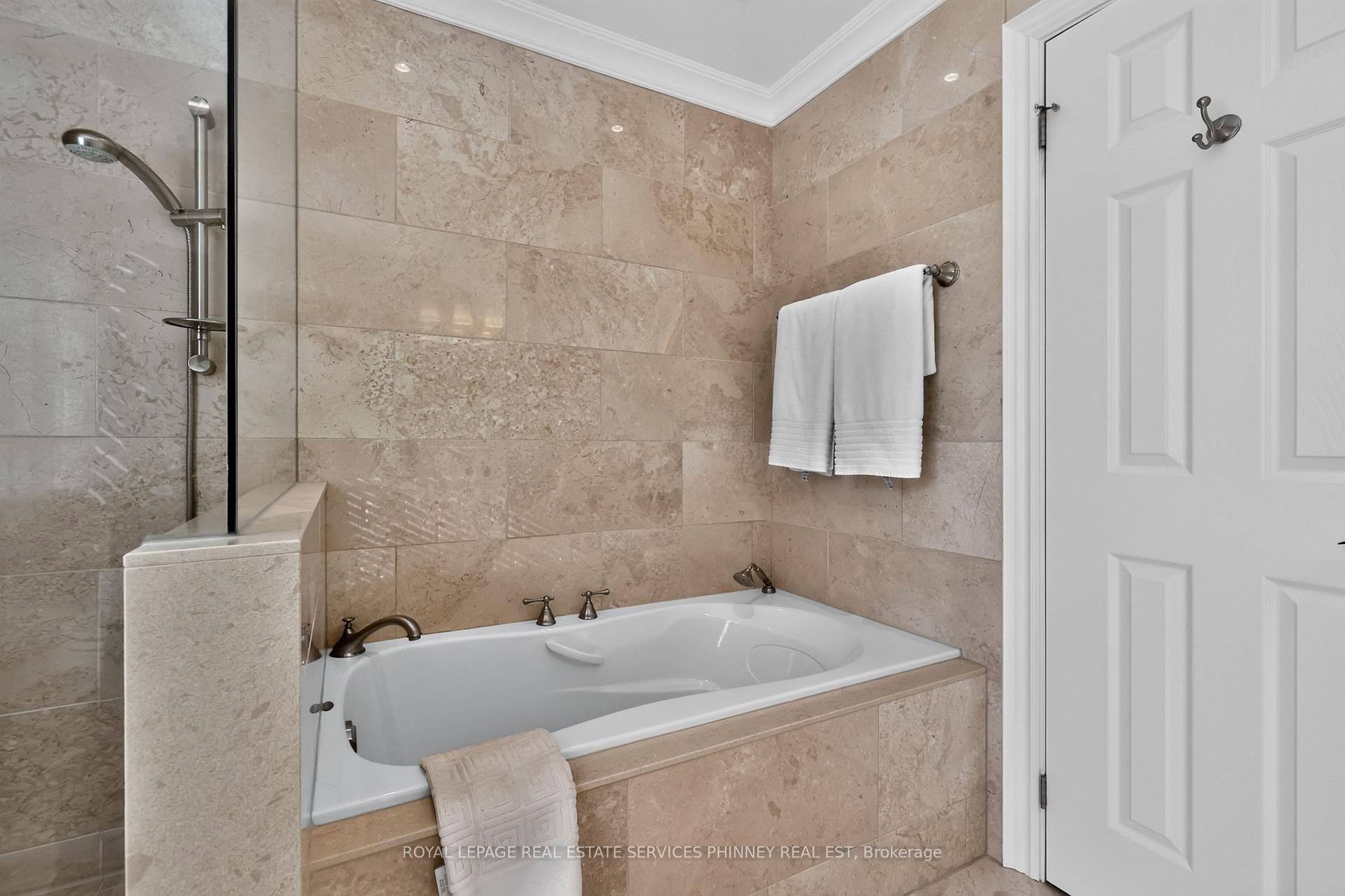 Photo 34 of 3453 Sawmill Valley Drive, Mississauga, Erin Mills — HOMEH