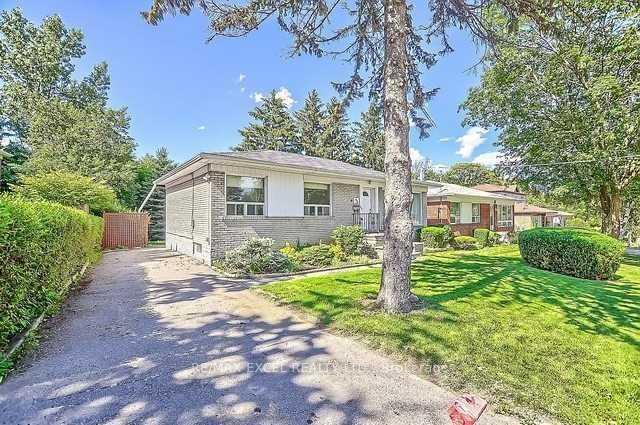 Photo 2 of Unit (Lower Level), 43 Boothbay Crescent, Newmarket, Central Newmarket — HOMEH