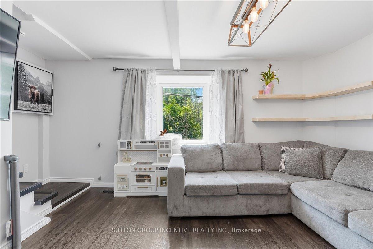 Photo 6 of 107 Park Street, Tay, Victoria Harbour — HOMEH