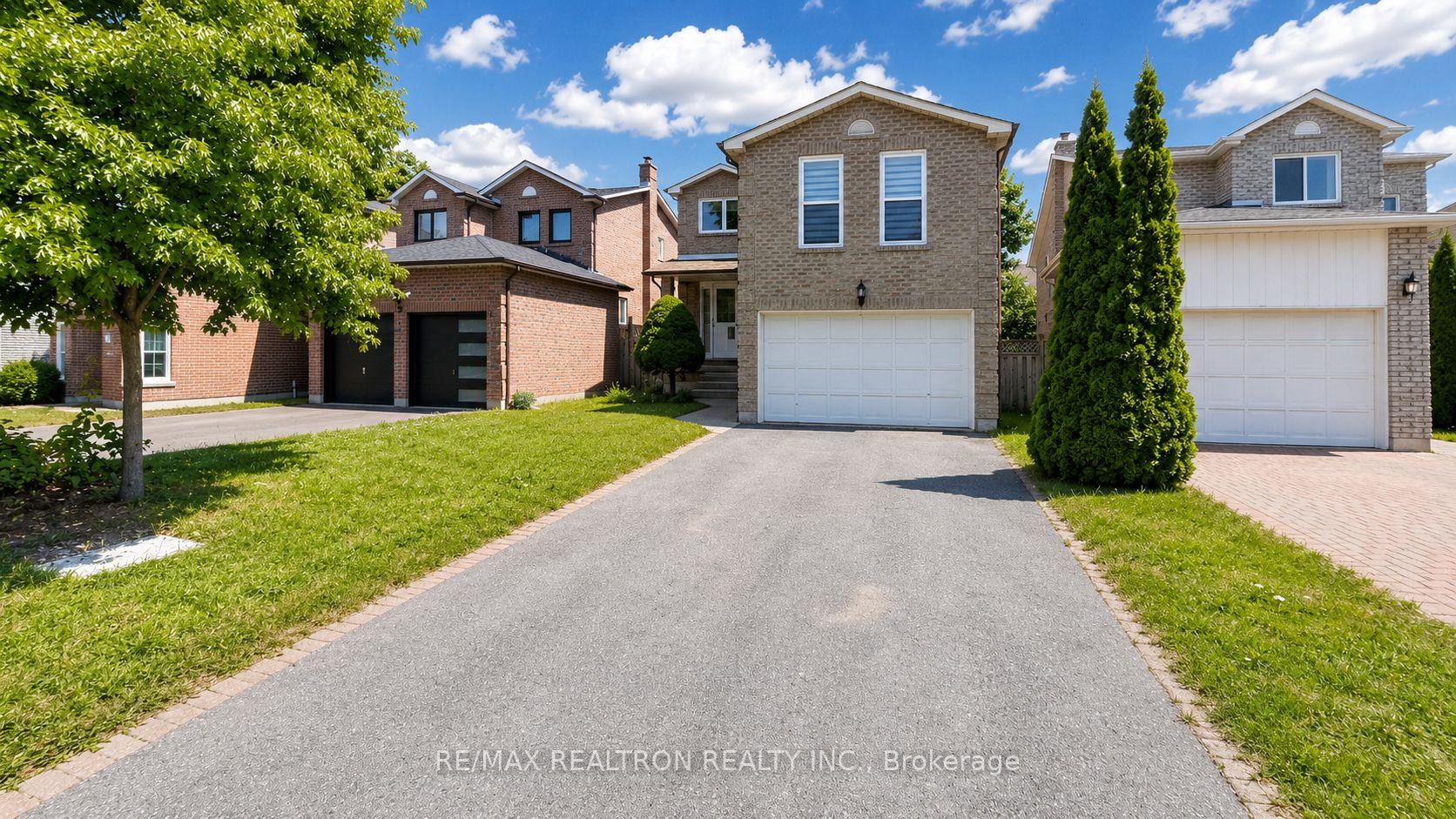 Photo 2 of 72 Halfmoon Square, Scarborough, Highland Creek — HOMEH