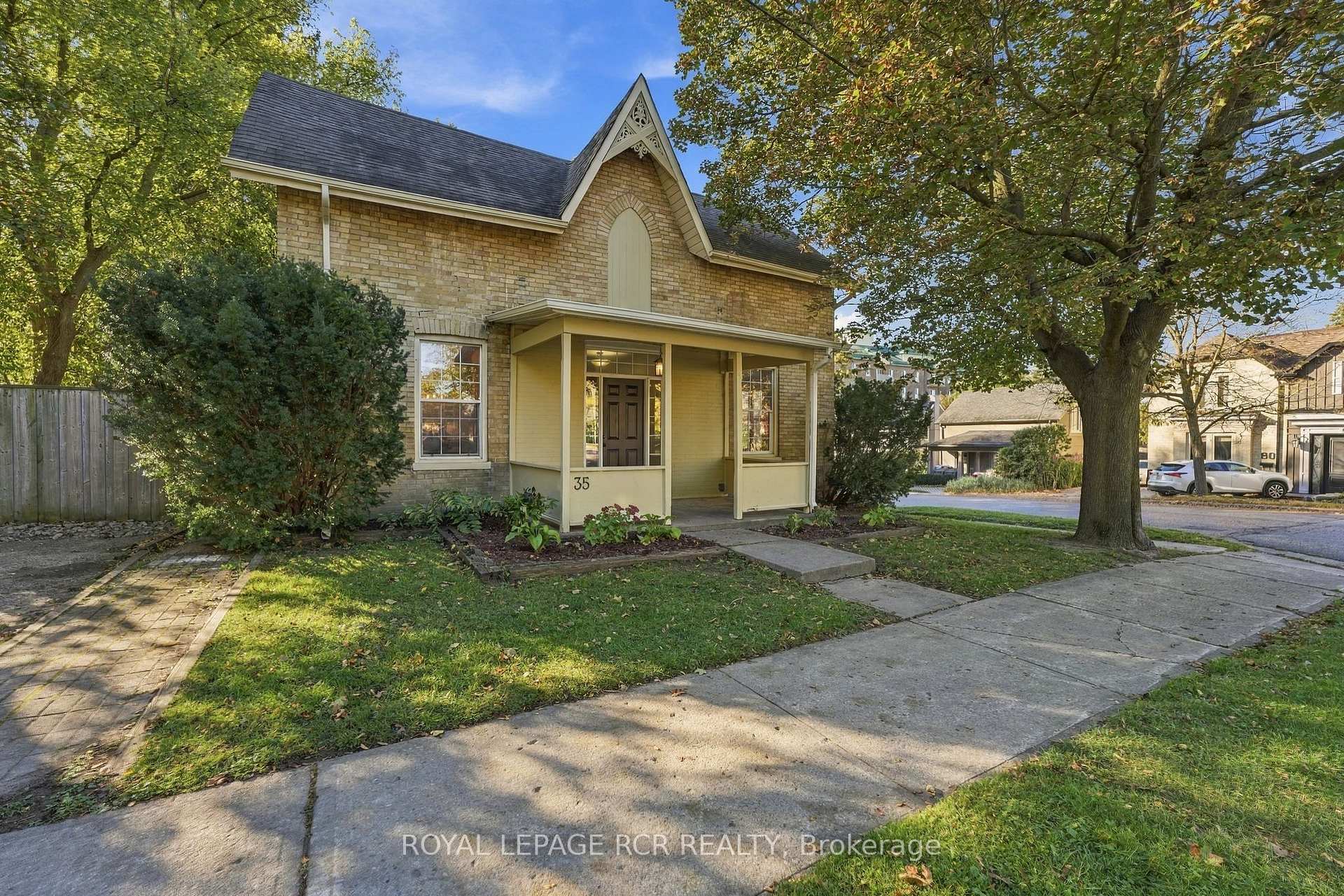 Photo 2 of 35 Metcalfe Street, Aurora, Aurora Village — HOMEH