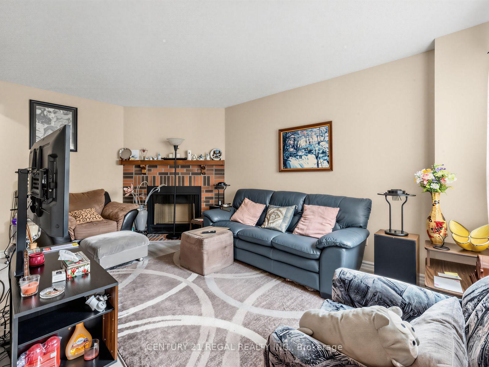 Photo 8 of 41 Coe Drive, Ajax, Central — HOMEH