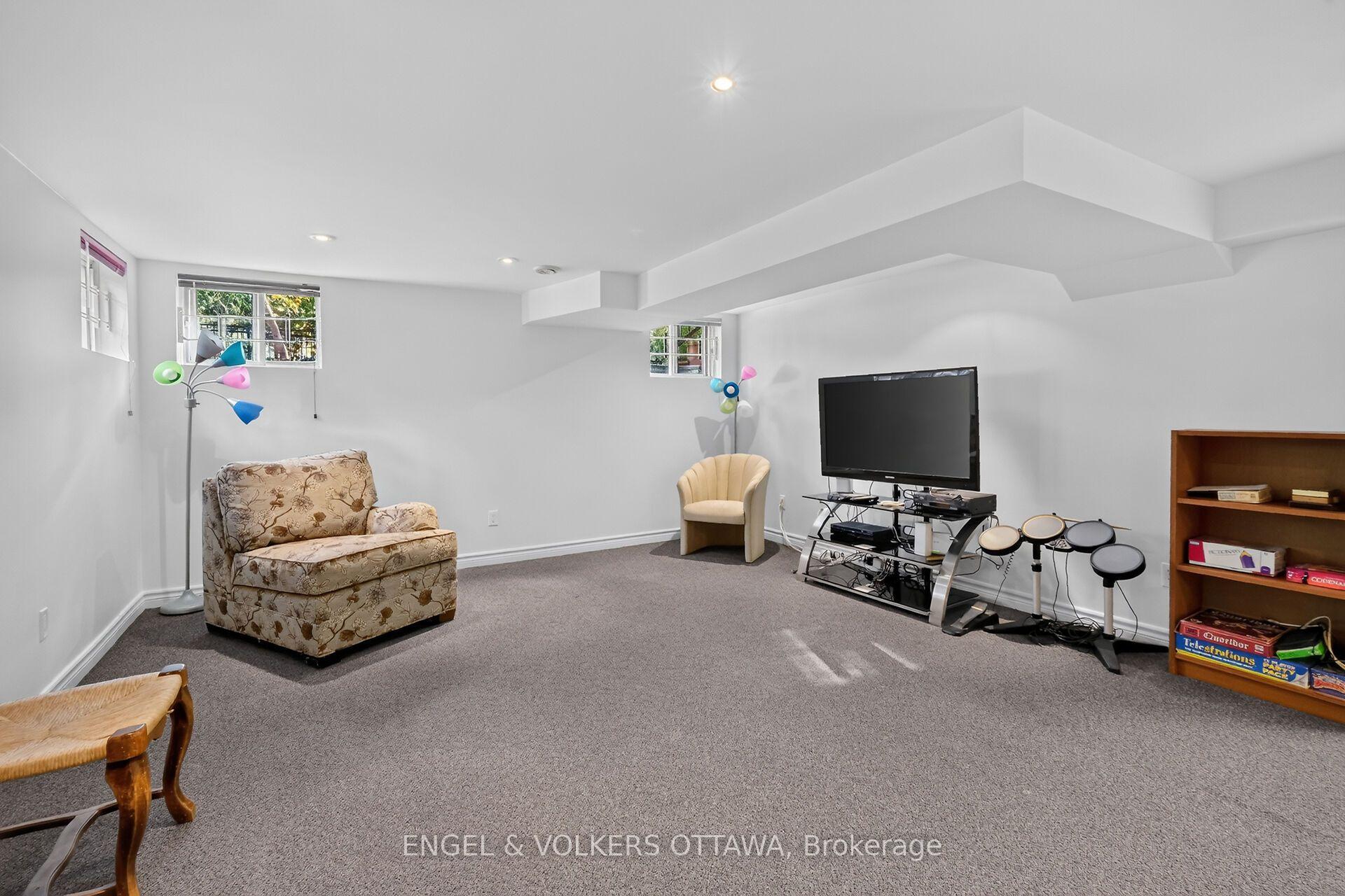 Photo 37 of 628 Byron Avenue, Ottawa, McKellar/Highland — HOMEH