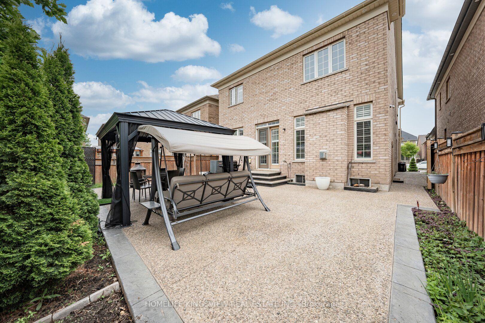 Photo 4 of 61 Ross Vennare Crescent, Vaughan, Kleinburg — HOMEH