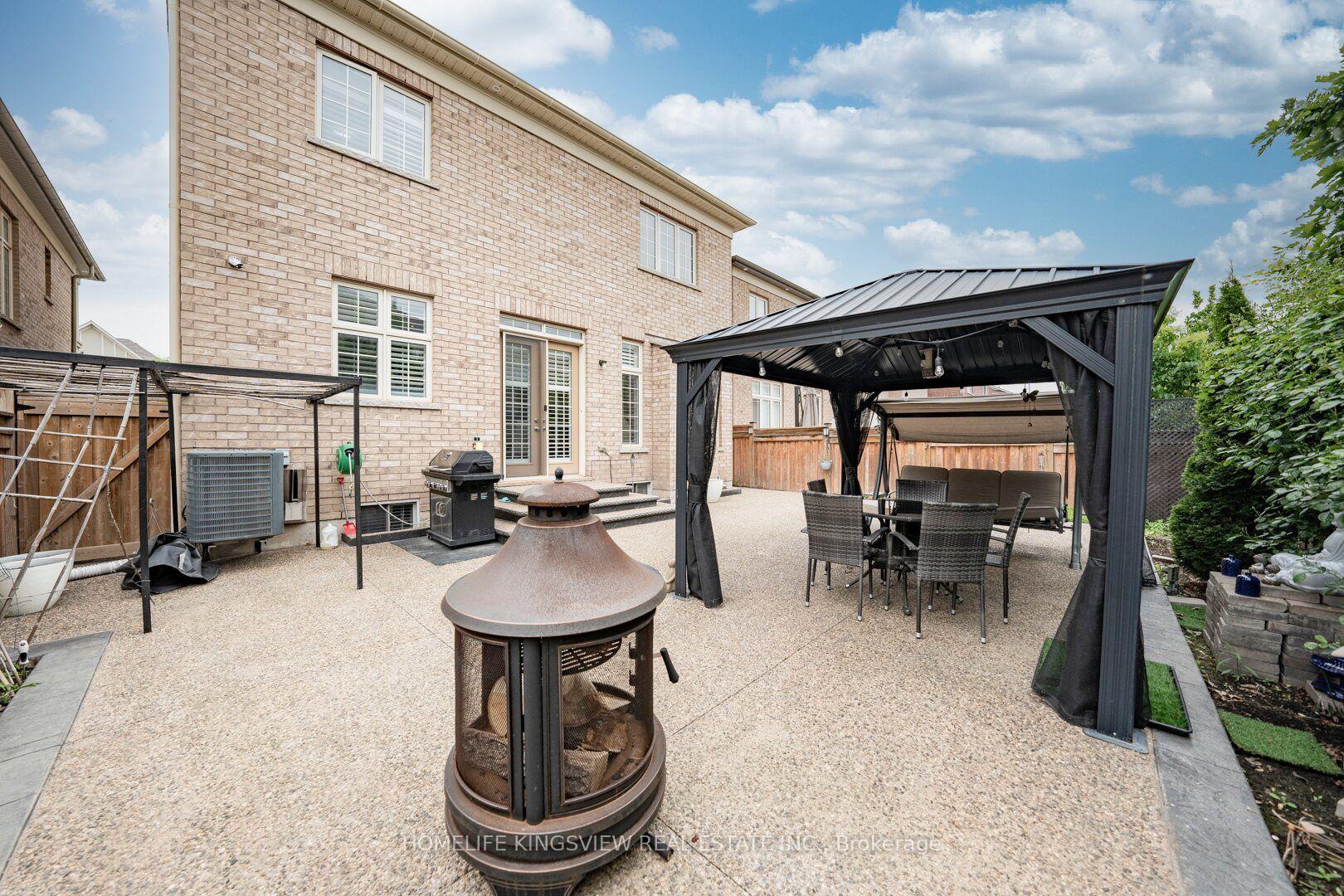 Photo 5 of 61 Ross Vennare Crescent, Vaughan, Kleinburg — HOMEH