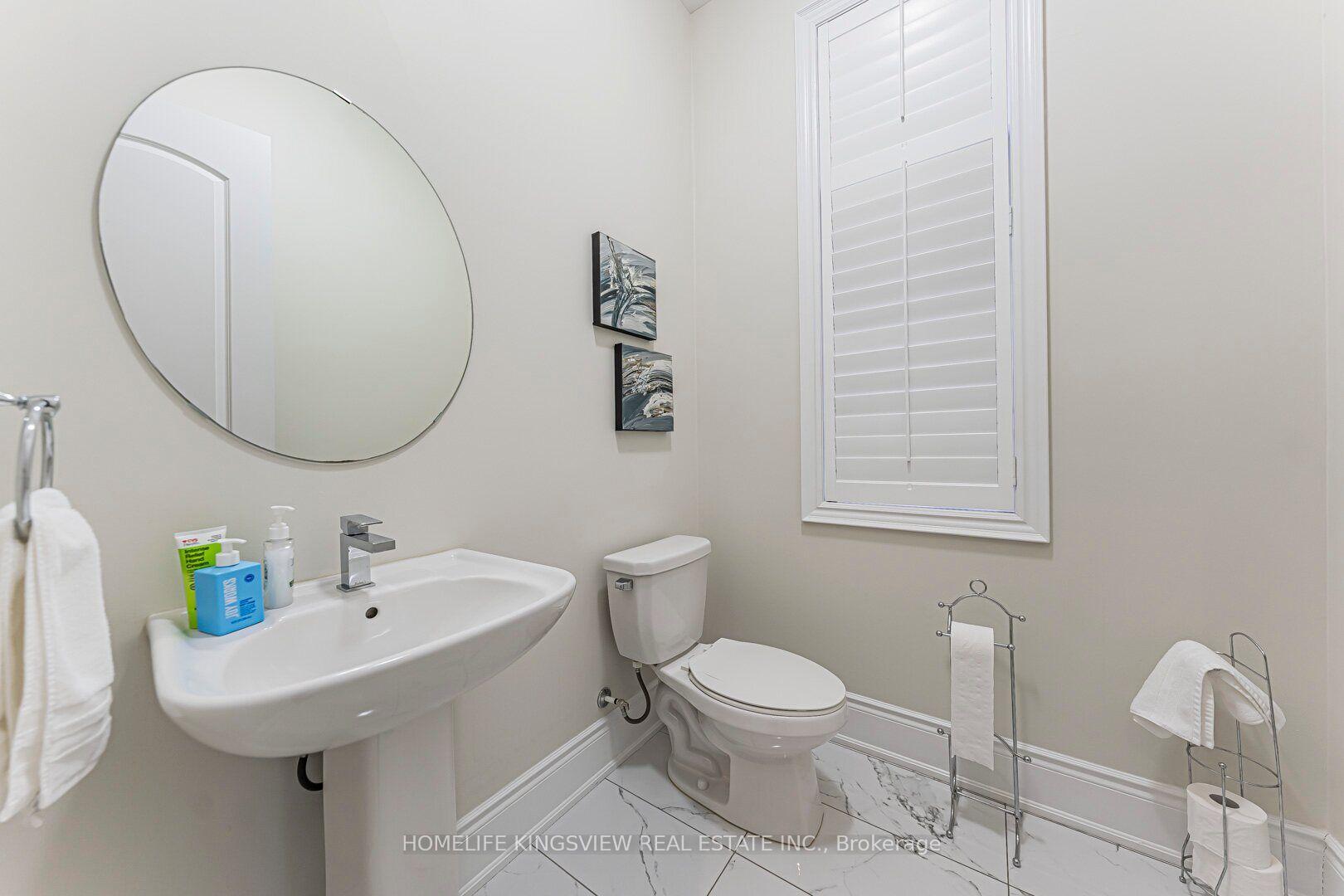 Photo 8 of 61 Ross Vennare Crescent, Vaughan, Kleinburg — HOMEH