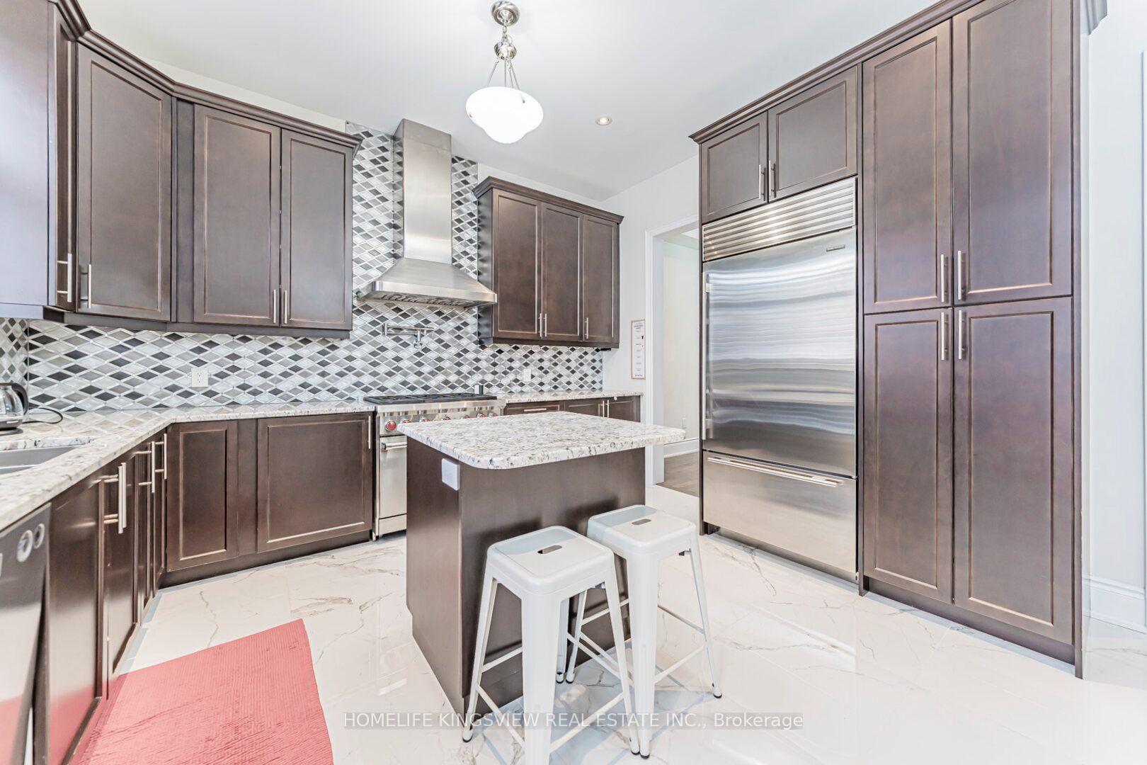 Photo 16 of 61 Ross Vennare Crescent, Vaughan, Kleinburg — HOMEH