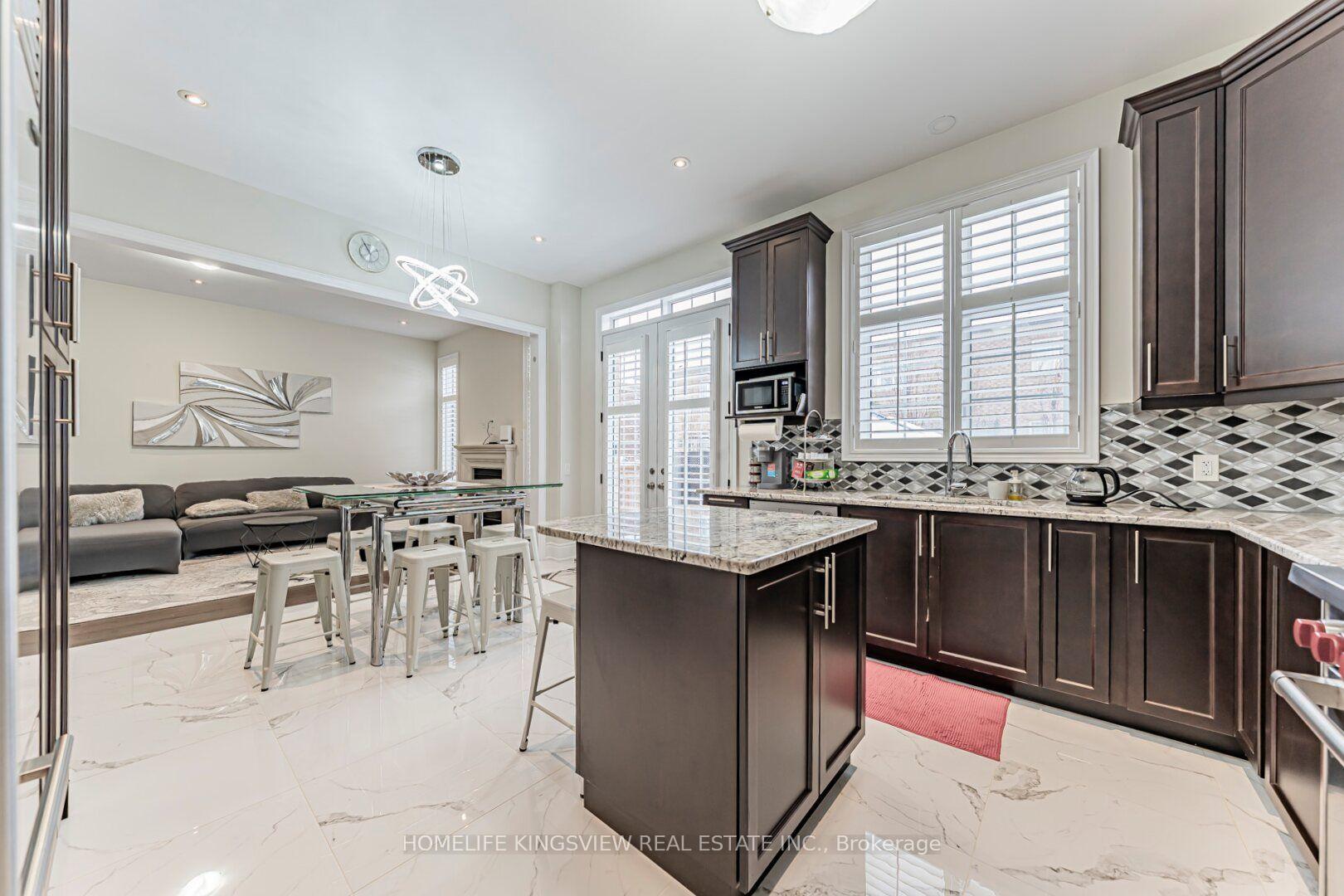 Photo 18 of 61 Ross Vennare Crescent, Vaughan, Kleinburg — HOMEH