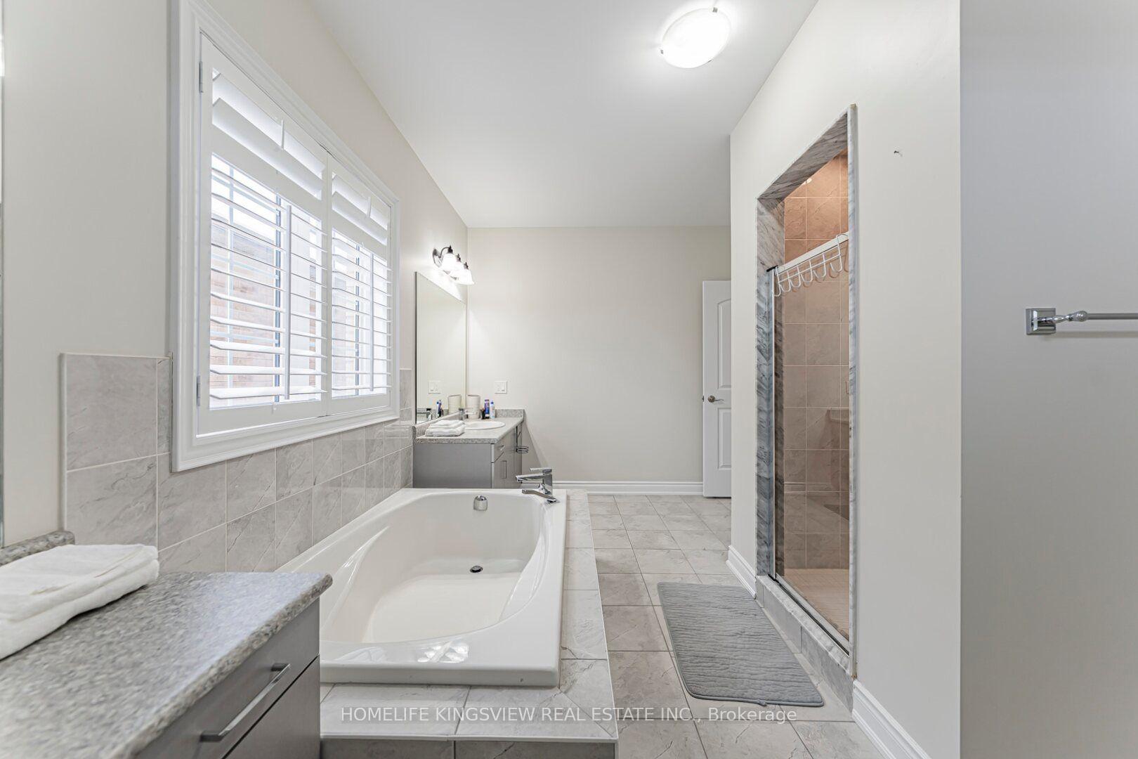 Photo 35 of 61 Ross Vennare Crescent, Vaughan, Kleinburg — HOMEH