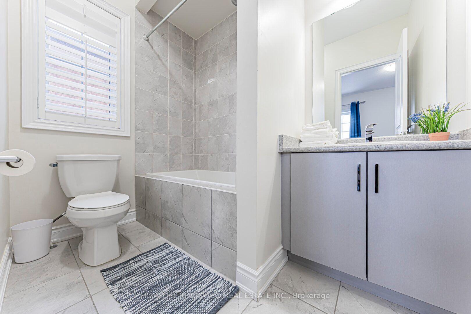 Photo 43 of 61 Ross Vennare Crescent, Vaughan, Kleinburg — HOMEH