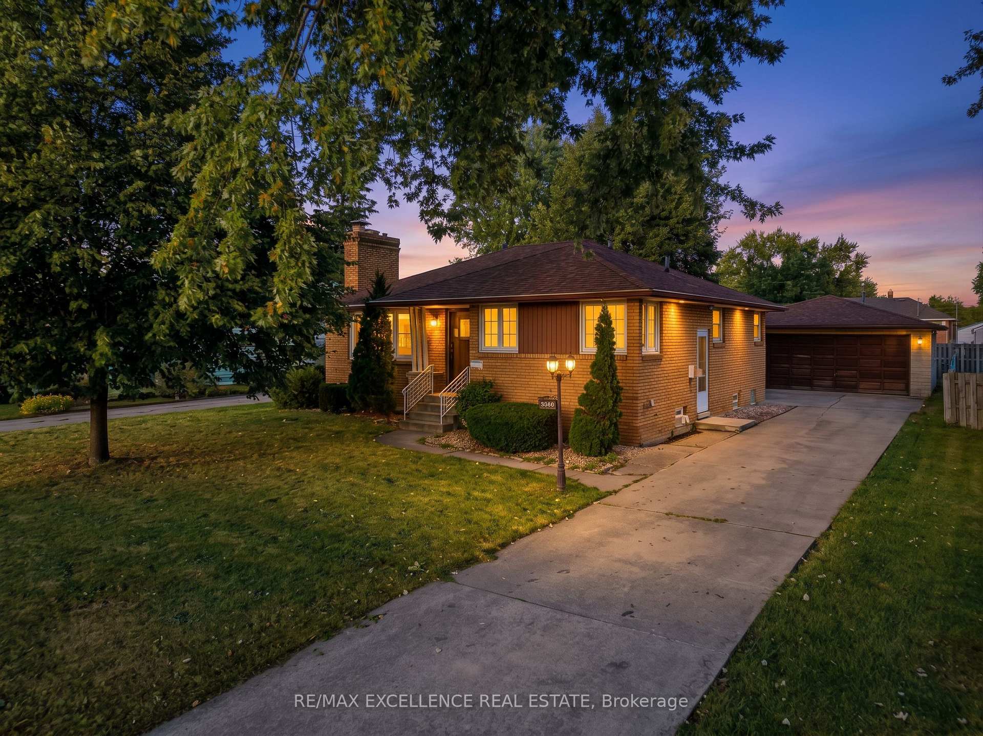 Photo 2 of 3040 Woodlawn Avenue, Windsor, Remington Park — HOMEH