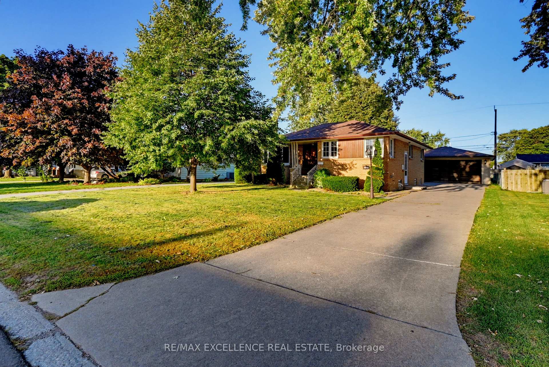 Photo 3 of 3040 Woodlawn Avenue, Windsor, Remington Park — HOMEH