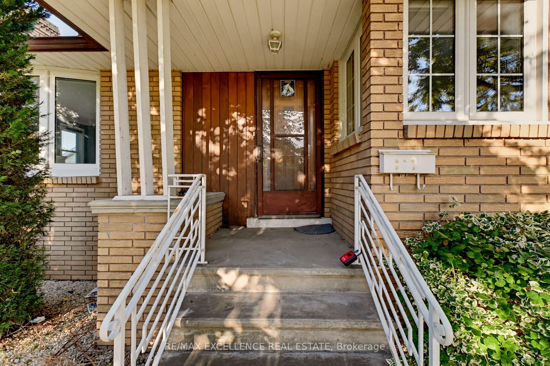 Photo 4 of 3040 Woodlawn Avenue, Windsor, Remington Park — HOMEH