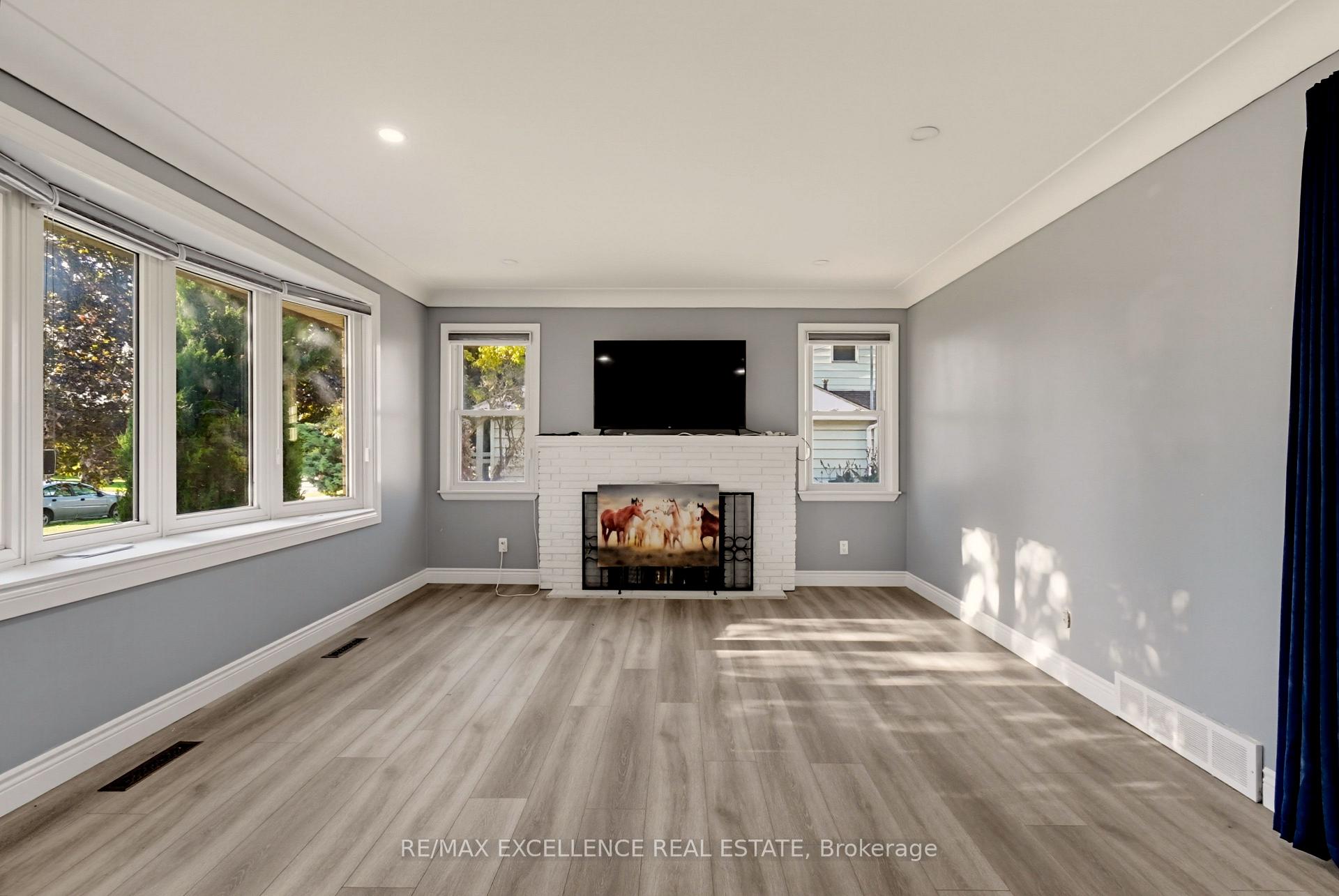 Photo 6 of 3040 Woodlawn Avenue, Windsor, Remington Park — HOMEH
