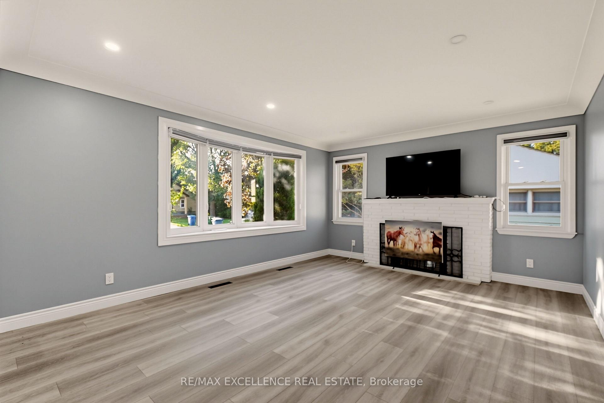 Photo 7 of 3040 Woodlawn Avenue, Windsor, Remington Park — HOMEH