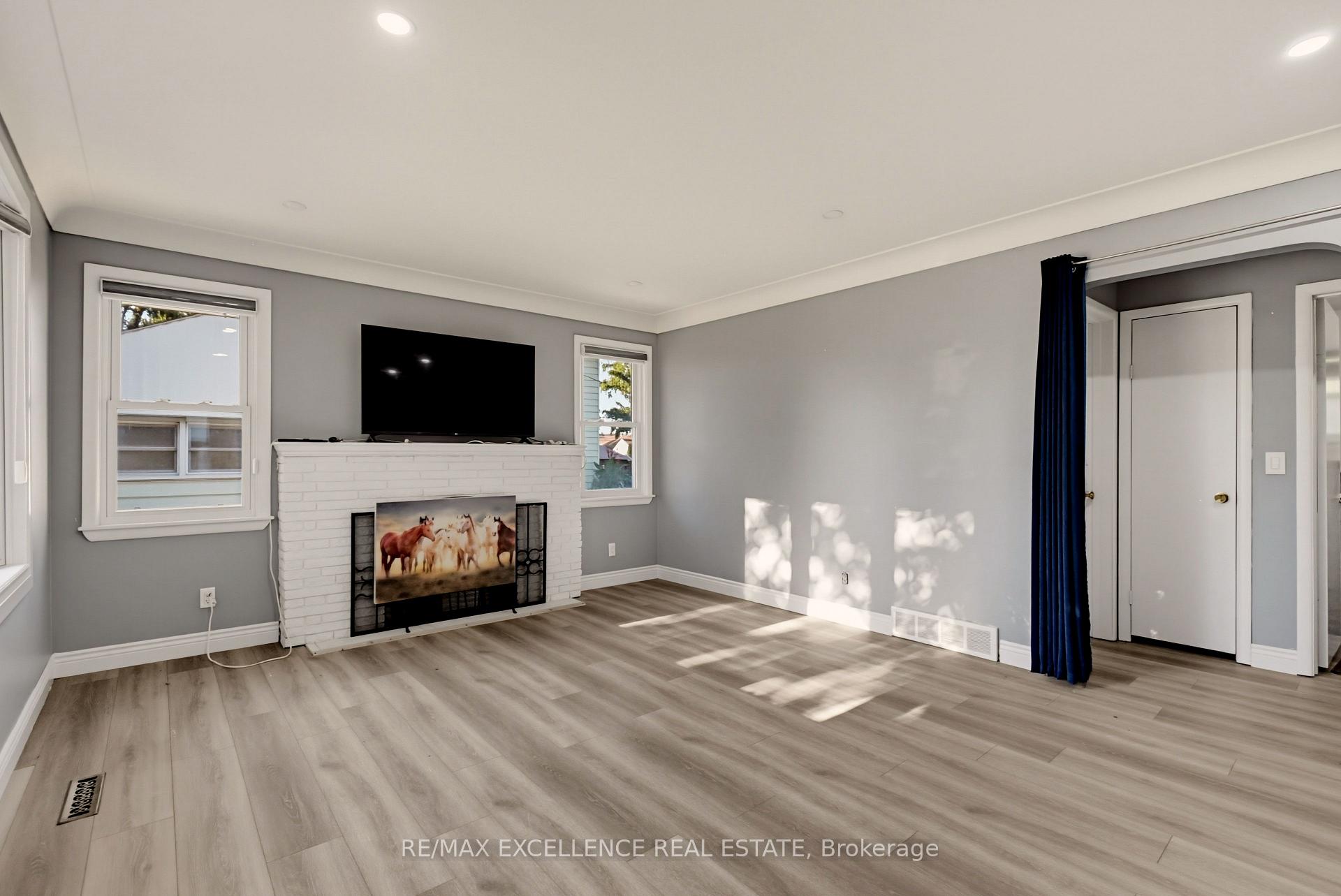 Photo 8 of 3040 Woodlawn Avenue, Windsor, Remington Park — HOMEH
