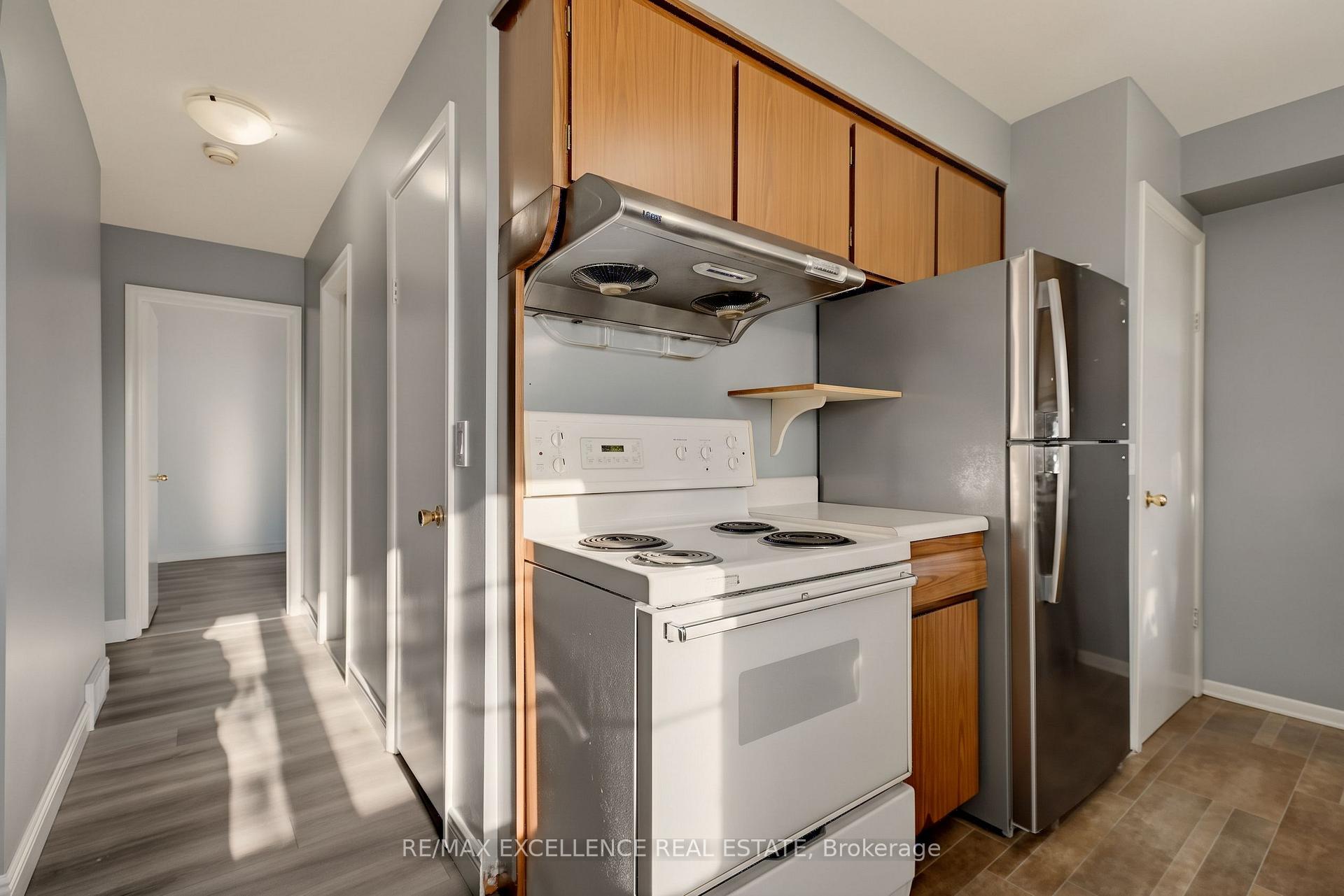 Photo 14 of 3040 Woodlawn Avenue, Windsor, Remington Park — HOMEH