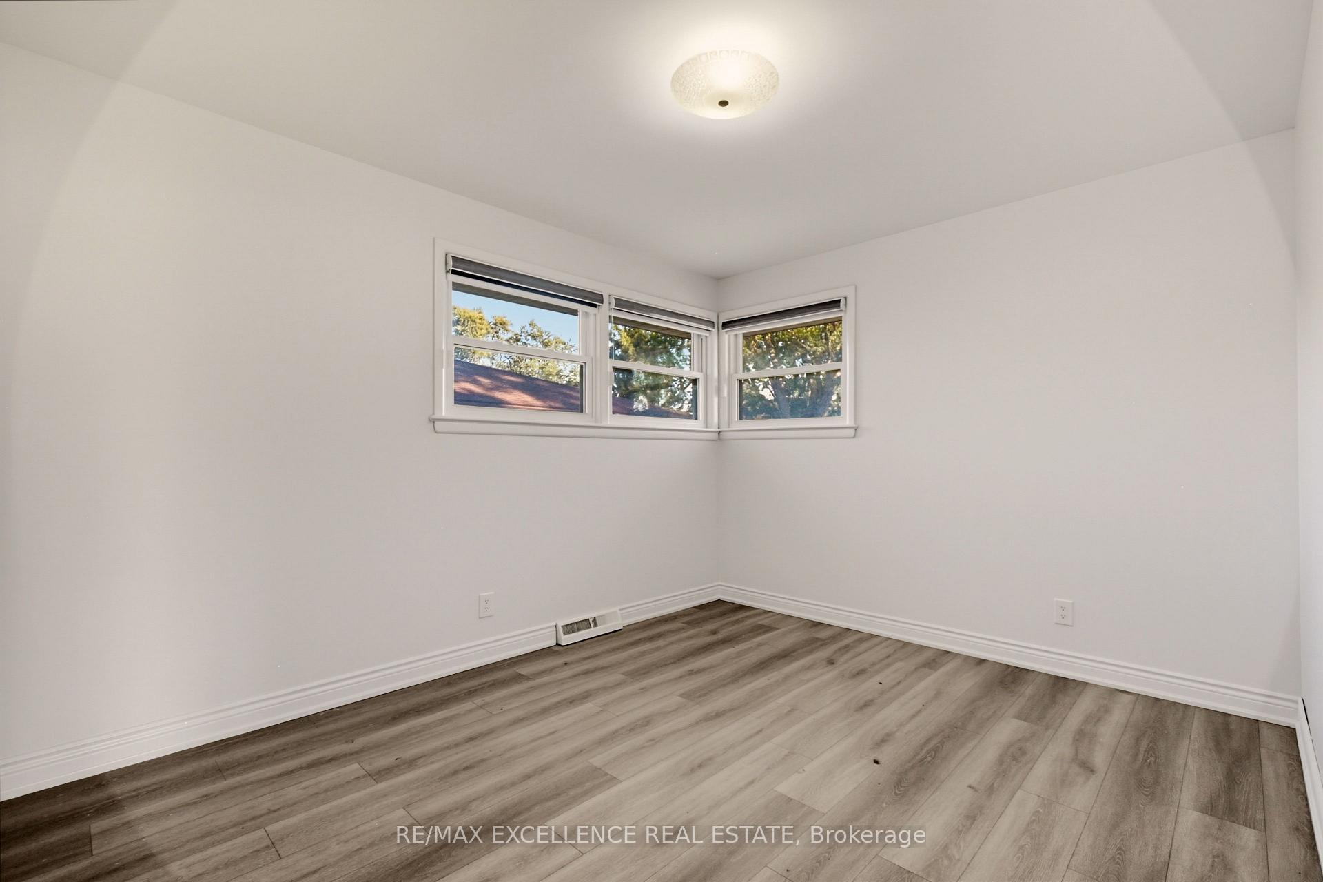 Photo 18 of 3040 Woodlawn Avenue, Windsor, Remington Park — HOMEH