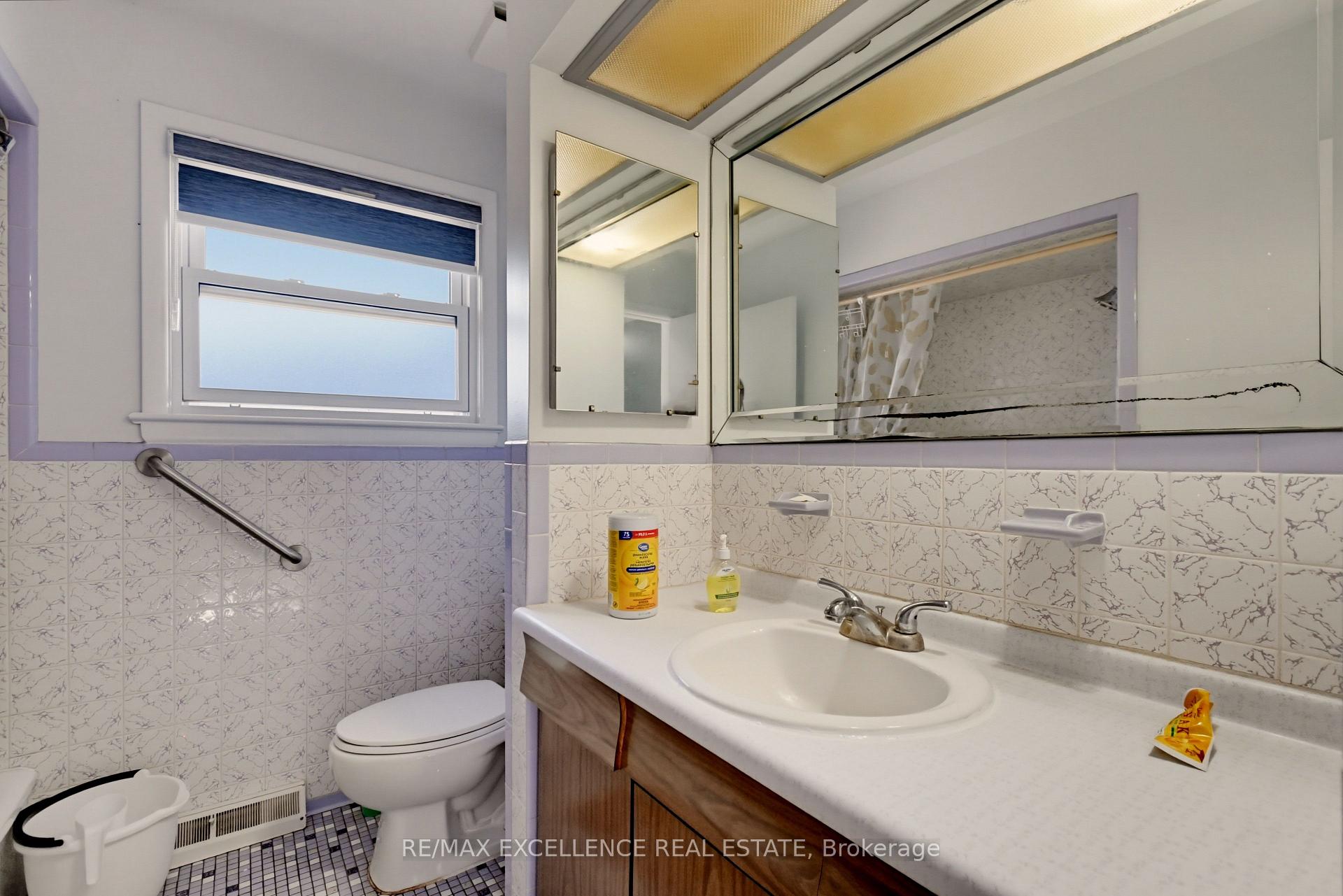 Photo 23 of 3040 Woodlawn Avenue, Windsor, Remington Park — HOMEH