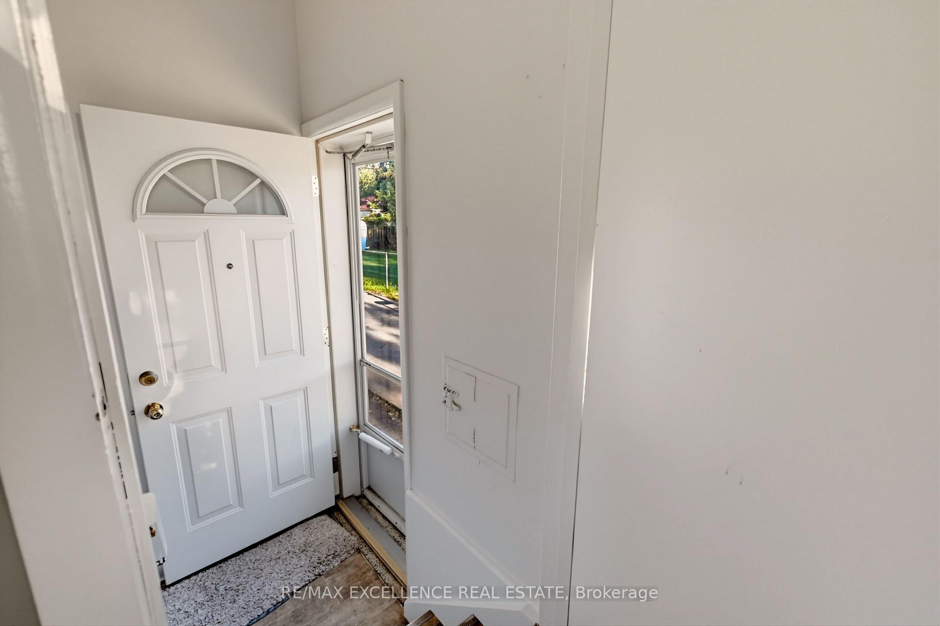 Photo 24 of 3040 Woodlawn Avenue, Windsor, Remington Park — HOMEH