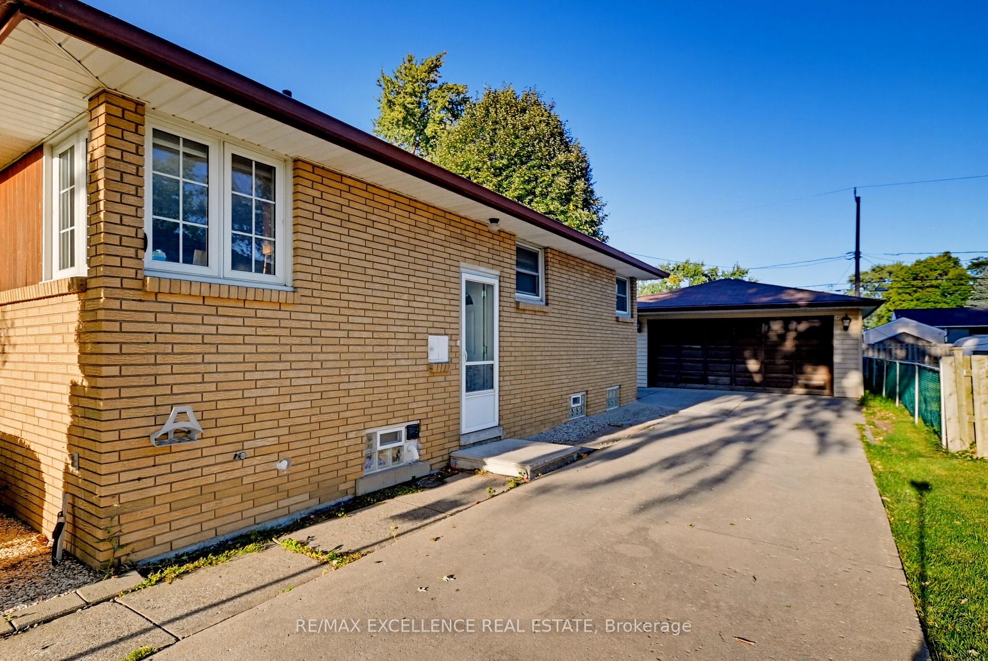 Photo 38 of 3040 Woodlawn Avenue, Windsor, Remington Park — HOMEH