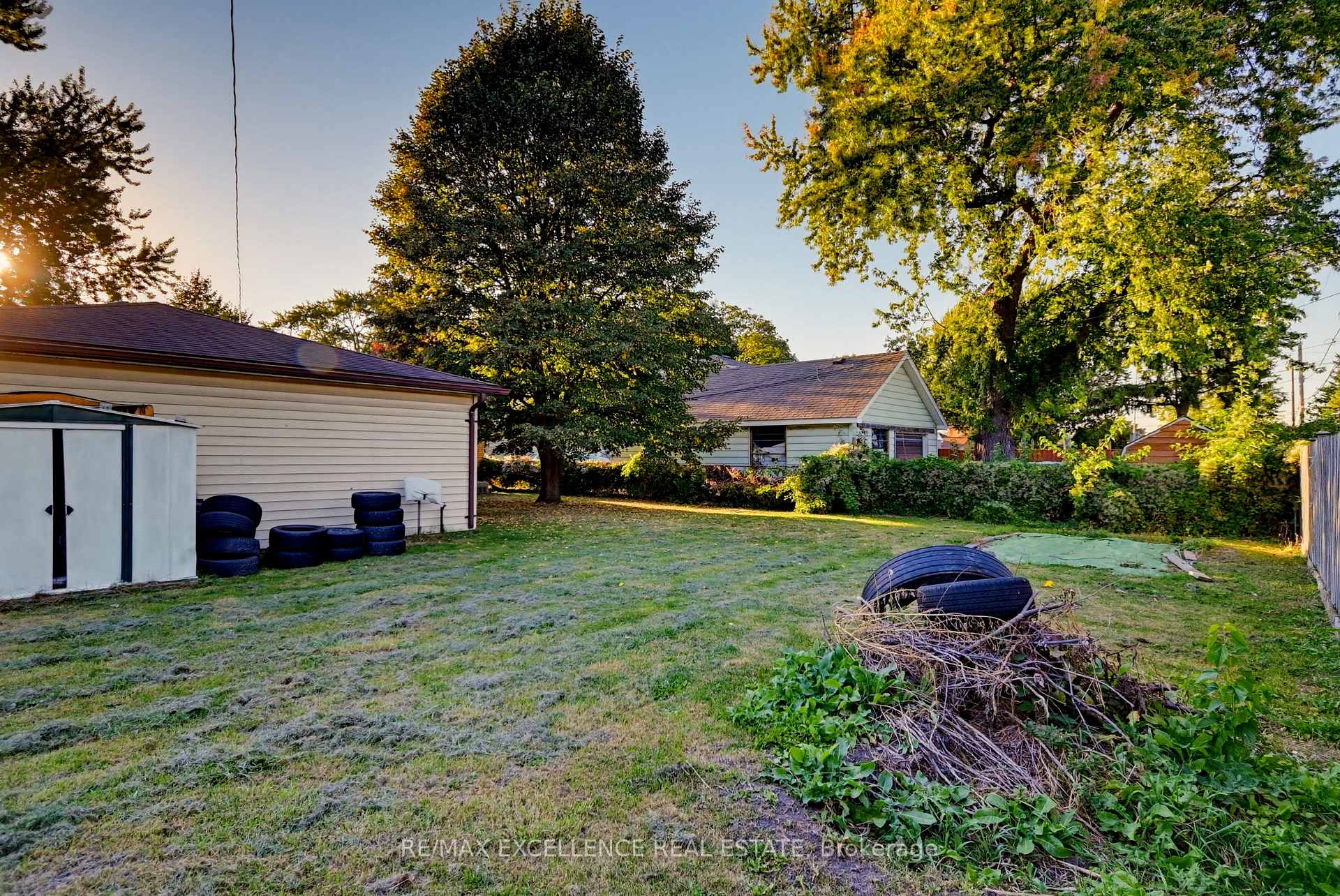 Photo 41 of 3040 Woodlawn Avenue, Windsor, Remington Park — HOMEH