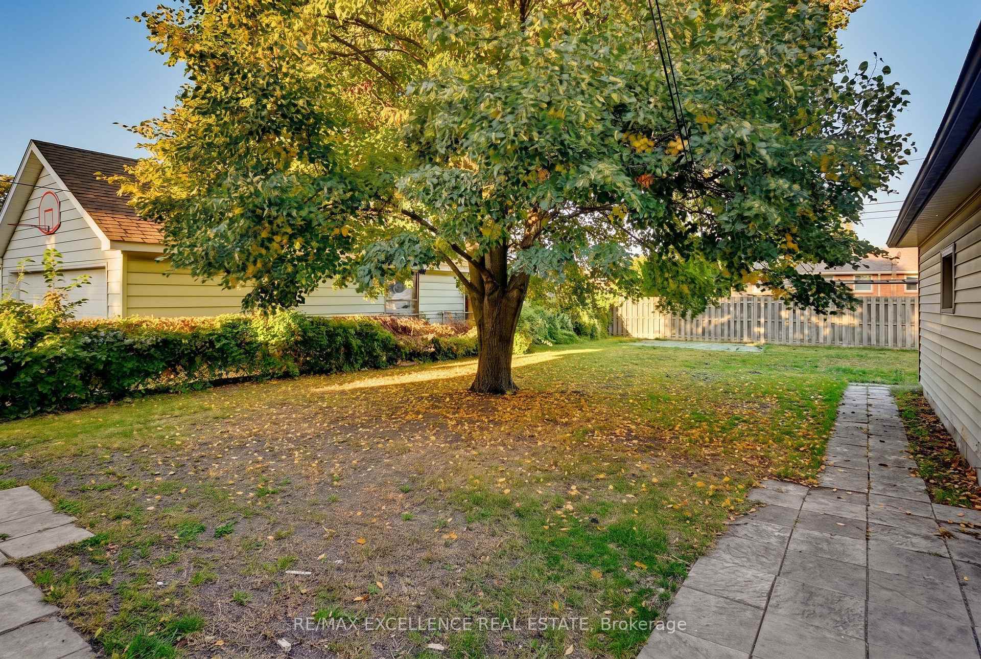 Photo 42 of 3040 Woodlawn Avenue, Windsor, Remington Park — HOMEH