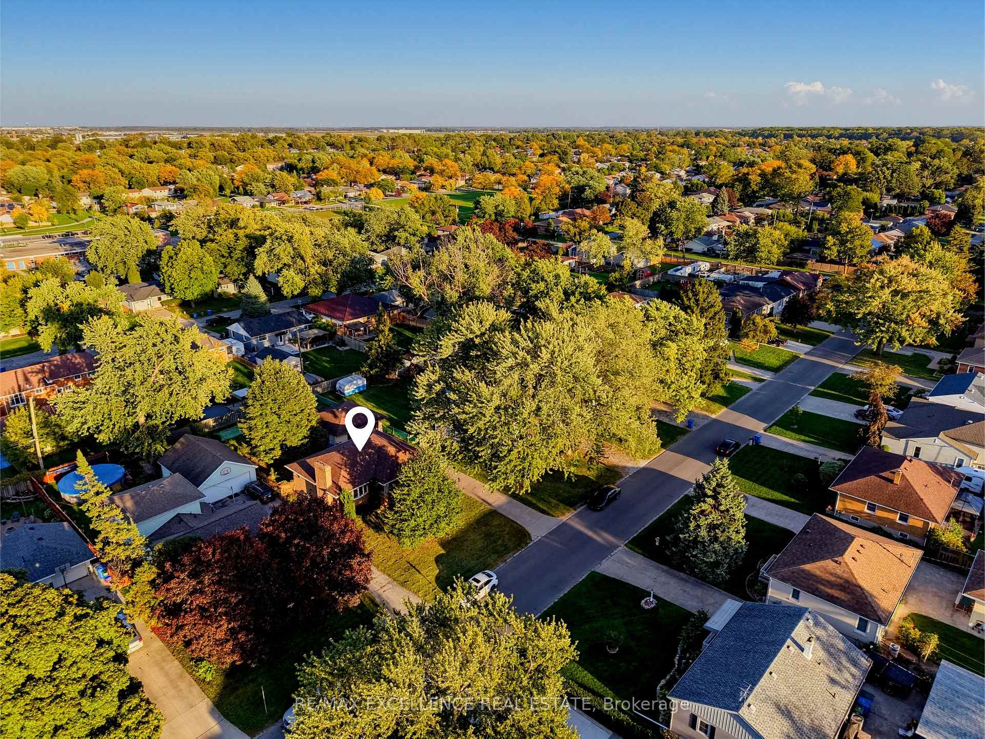 Photo 45 of 3040 Woodlawn Avenue, Windsor, Remington Park — HOMEH