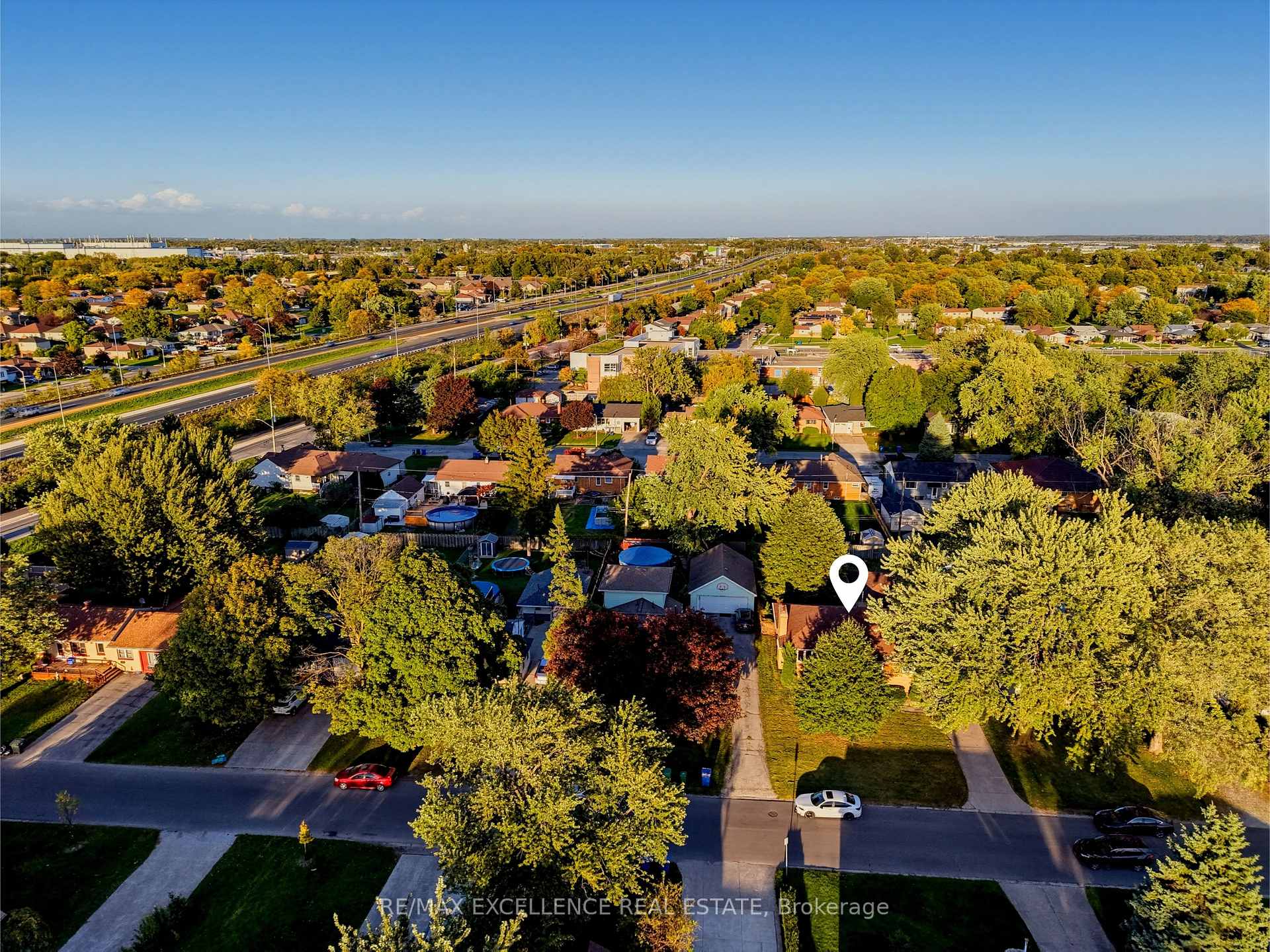 Photo 46 of 3040 Woodlawn Avenue, Windsor, Remington Park — HOMEH