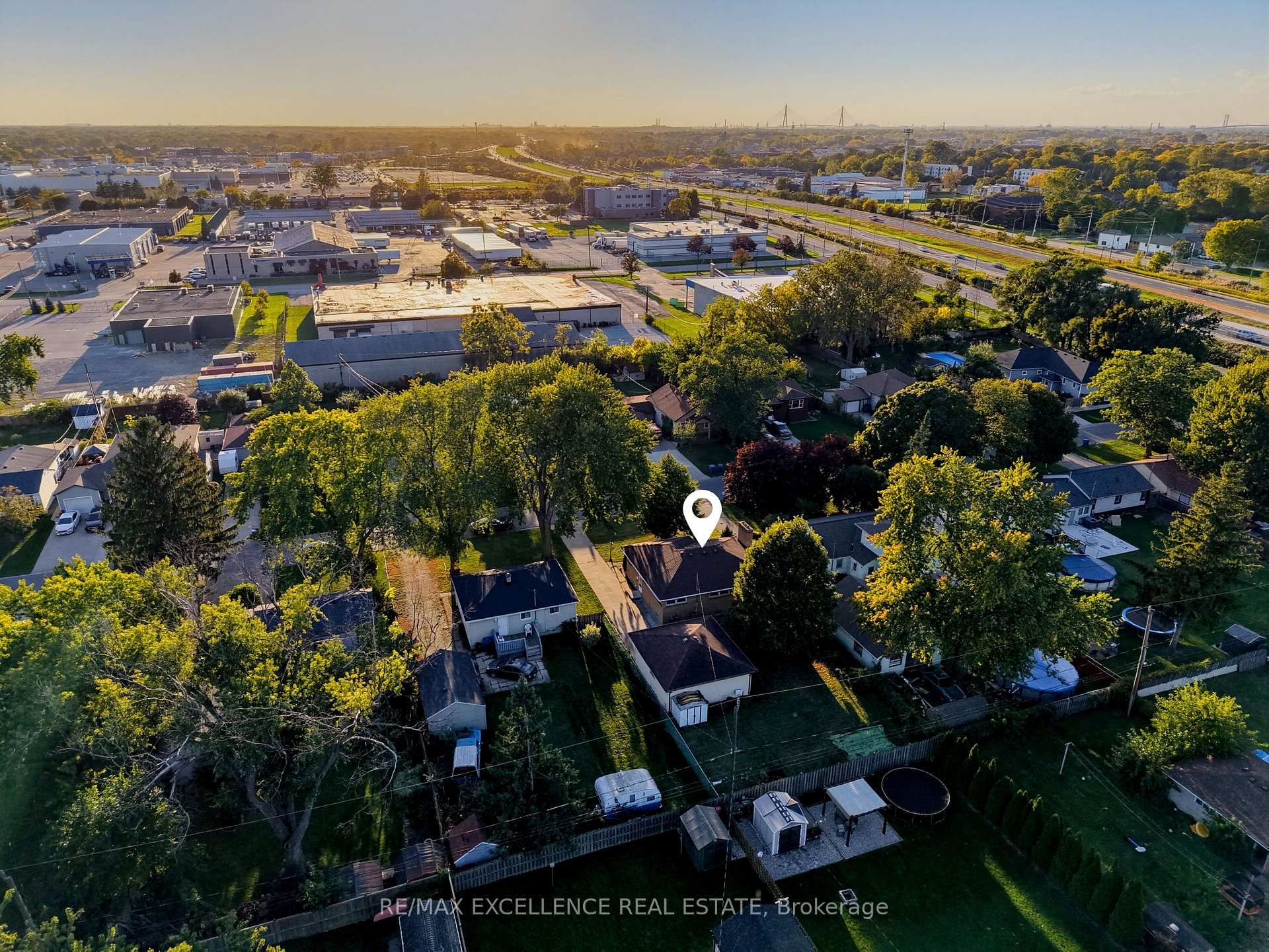 Photo 47 of 3040 Woodlawn Avenue, Windsor, Remington Park — HOMEH