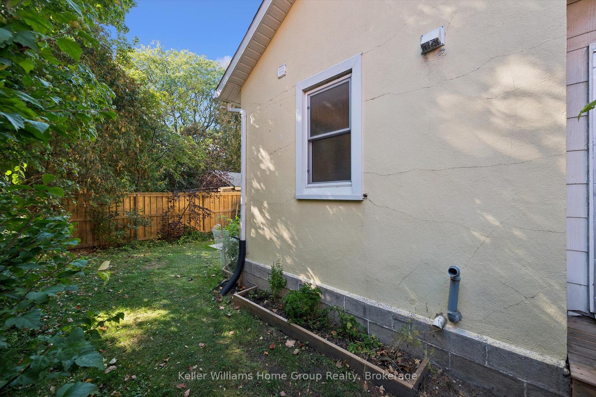 Photo 37 of 18 Aberdeen Street, Guelph, Downtown — HOMEH