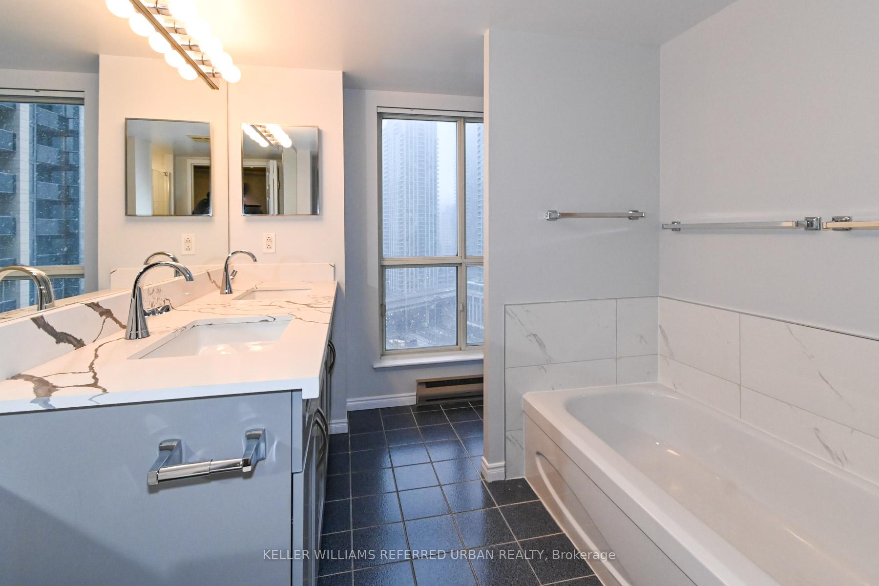 Photo 3 of Unit 1604, 25 The Esplanade, Toronto, Waterfront Communities — HOMEH