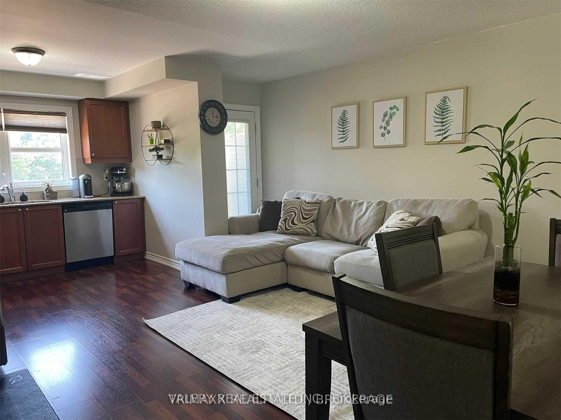 Photo 2 of Unit 4, 701 Homer Watson Boulevard, Kitchener, Country Hills East — HOMEH